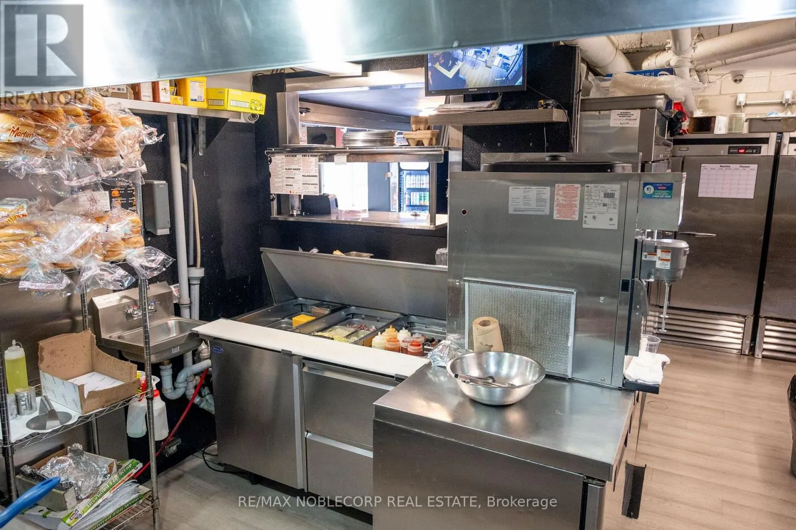 1205 QUEEN STREET W