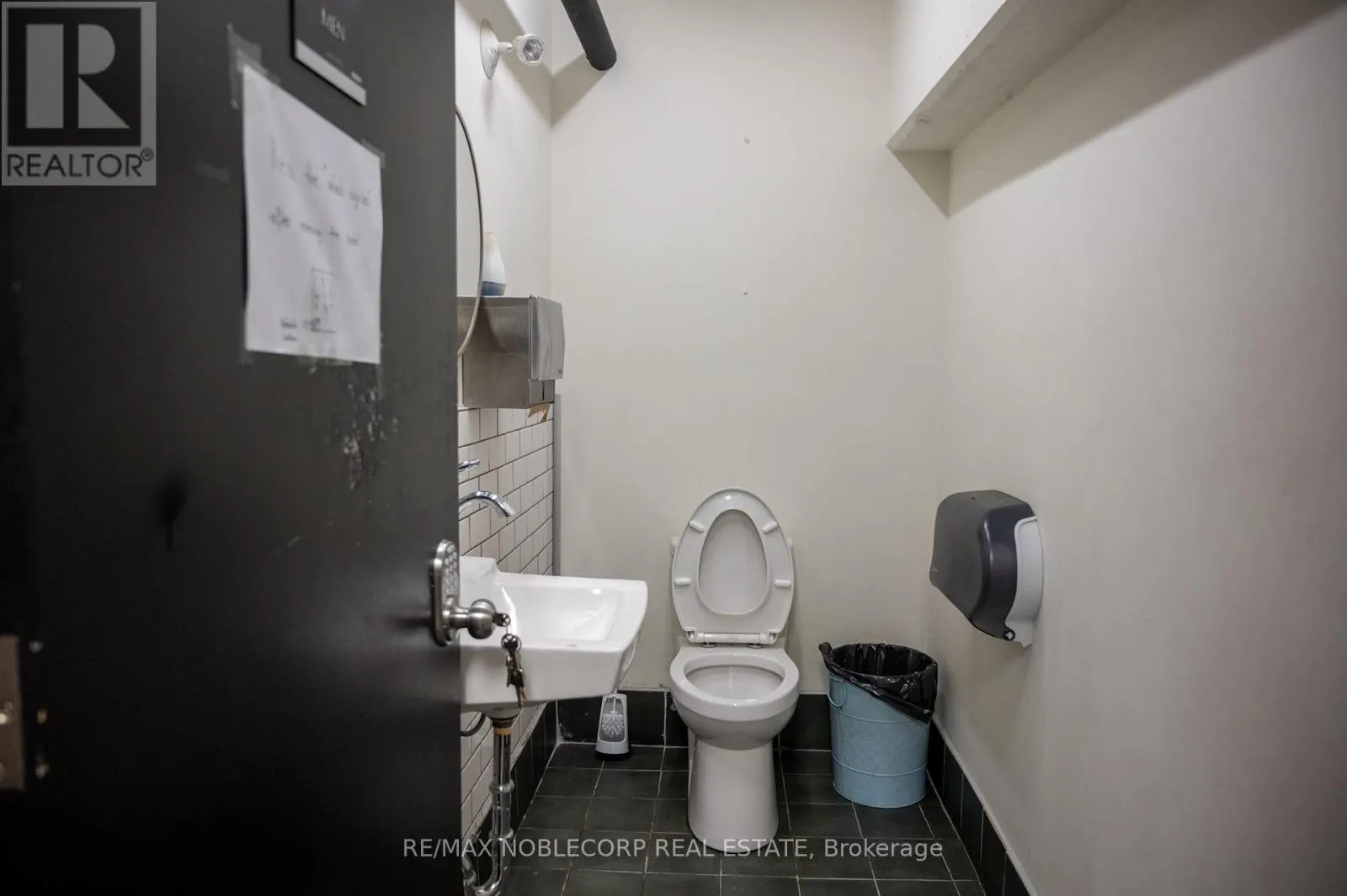 1205 QUEEN STREET W