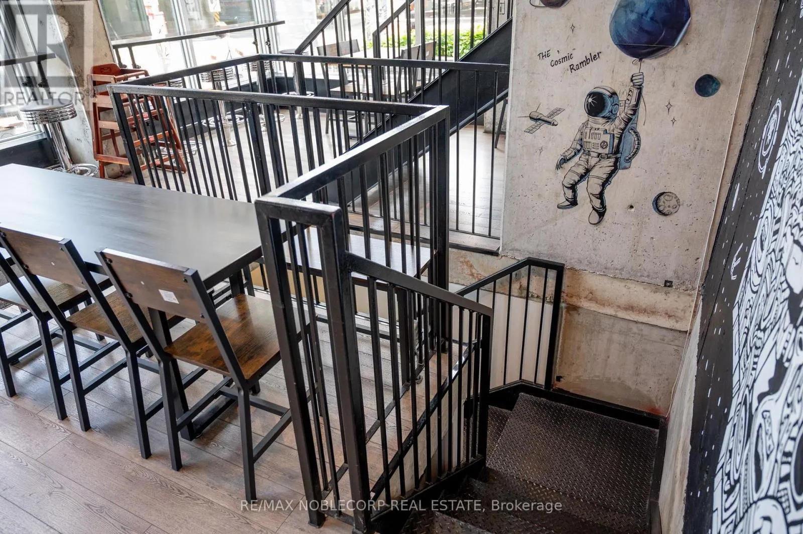 1205 QUEEN STREET W