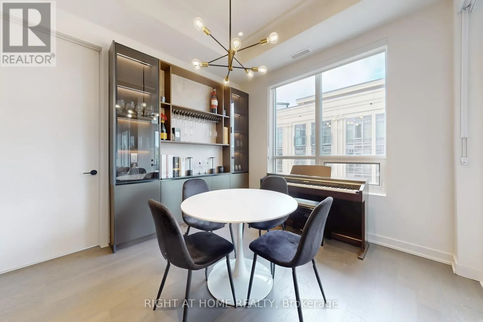 317 - 123 MAURICE DRIVE E