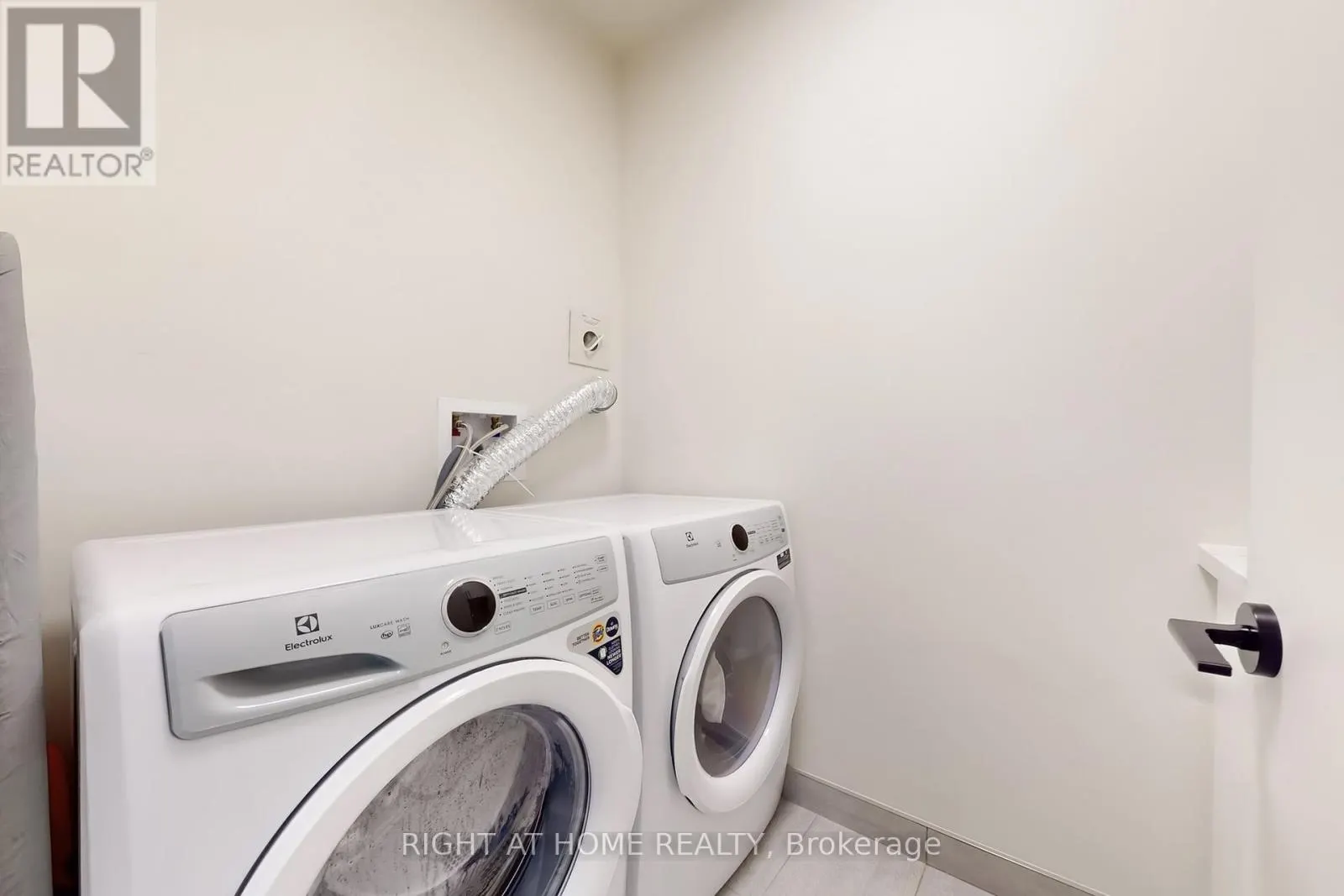 317 - 123 MAURICE DRIVE E