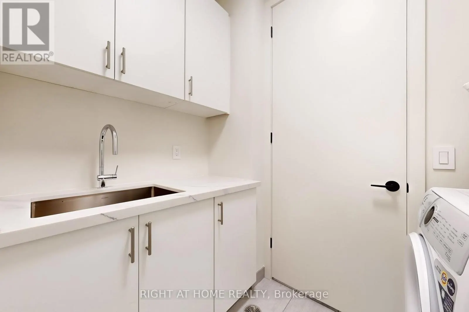 317 - 123 MAURICE DRIVE E