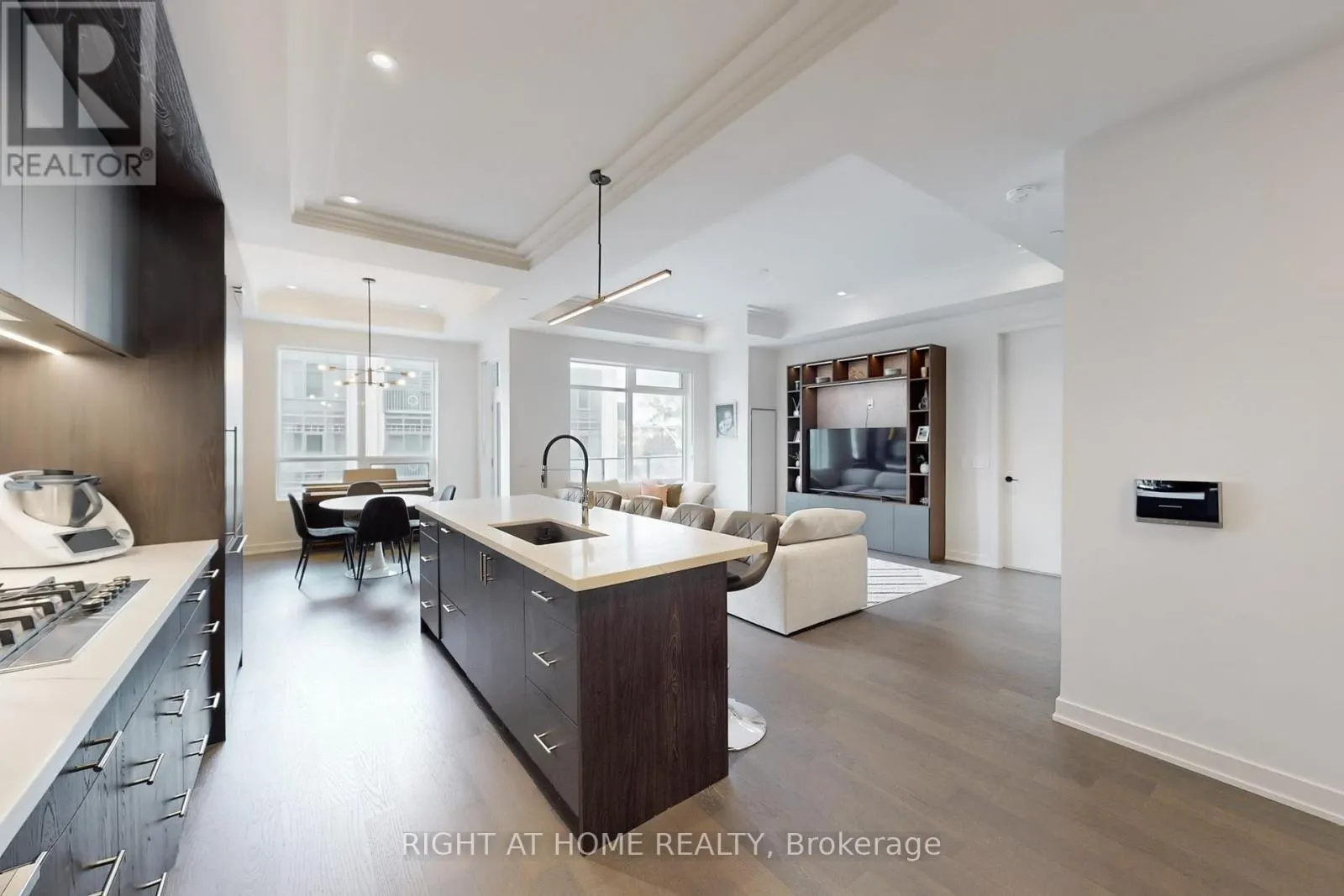 317 - 123 MAURICE DRIVE E