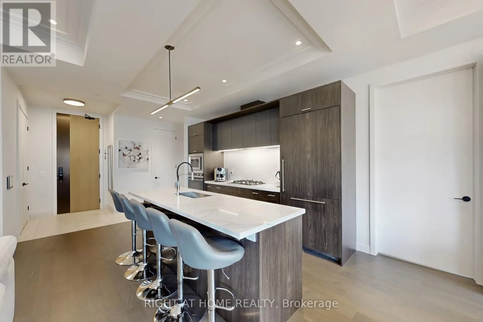 317 - 123 MAURICE DRIVE E