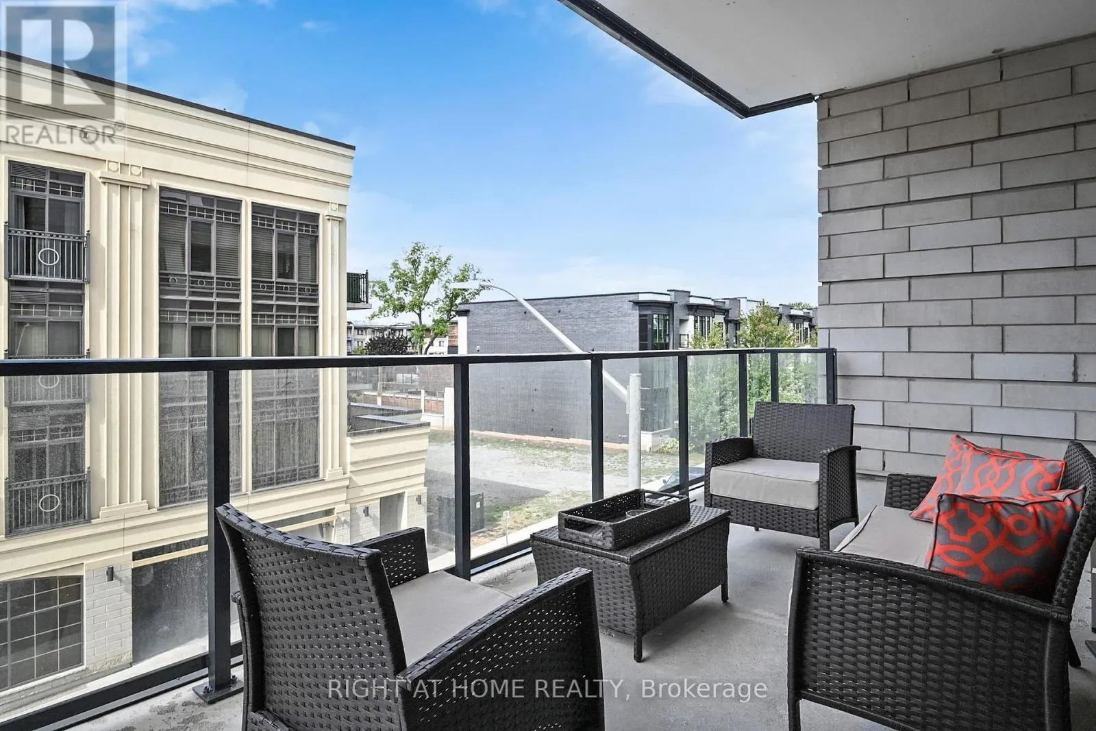 317 - 123 MAURICE DRIVE E