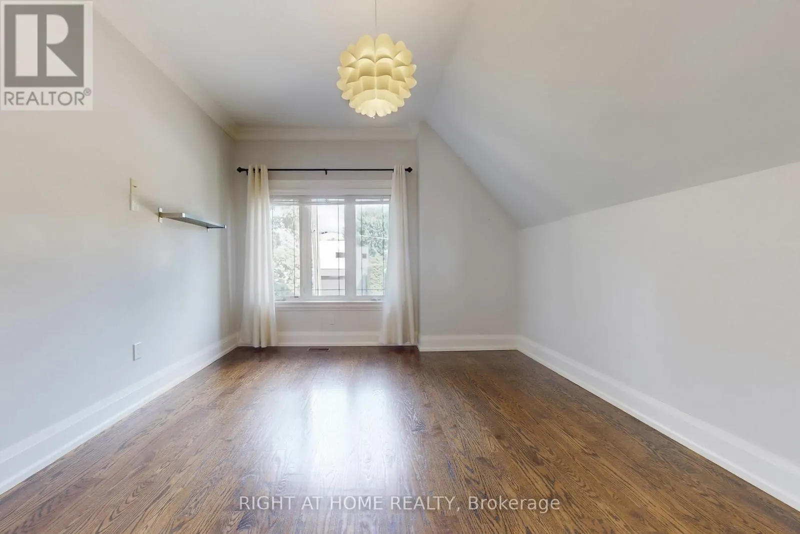 490 ORCHARD DRIVE