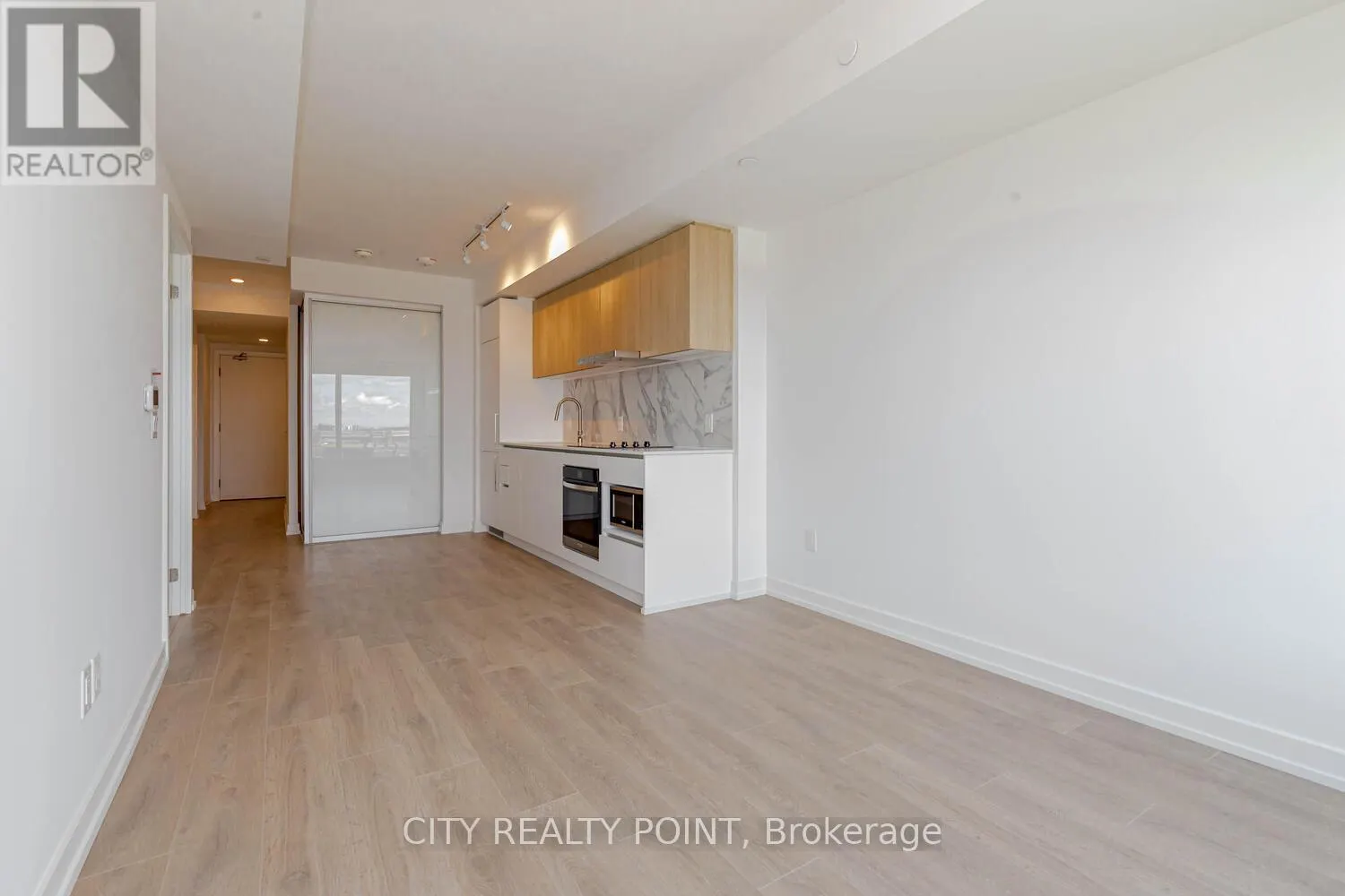820 - 1100 SHEPPARD AVENUE W