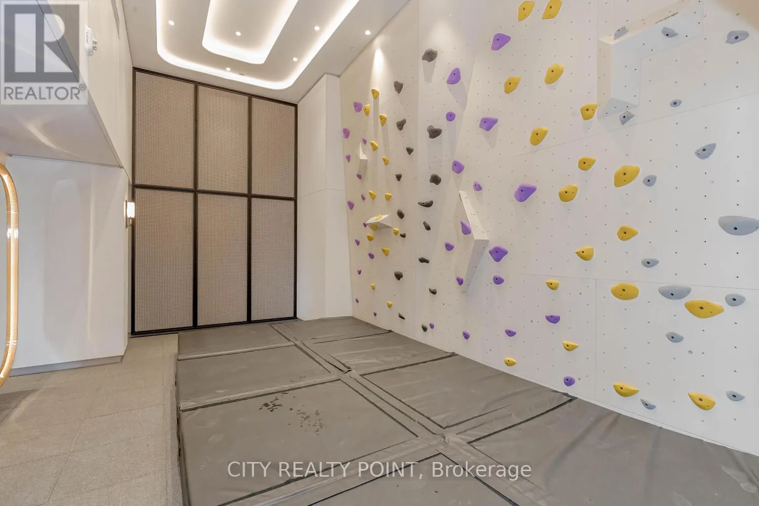 820 - 1100 SHEPPARD AVENUE W