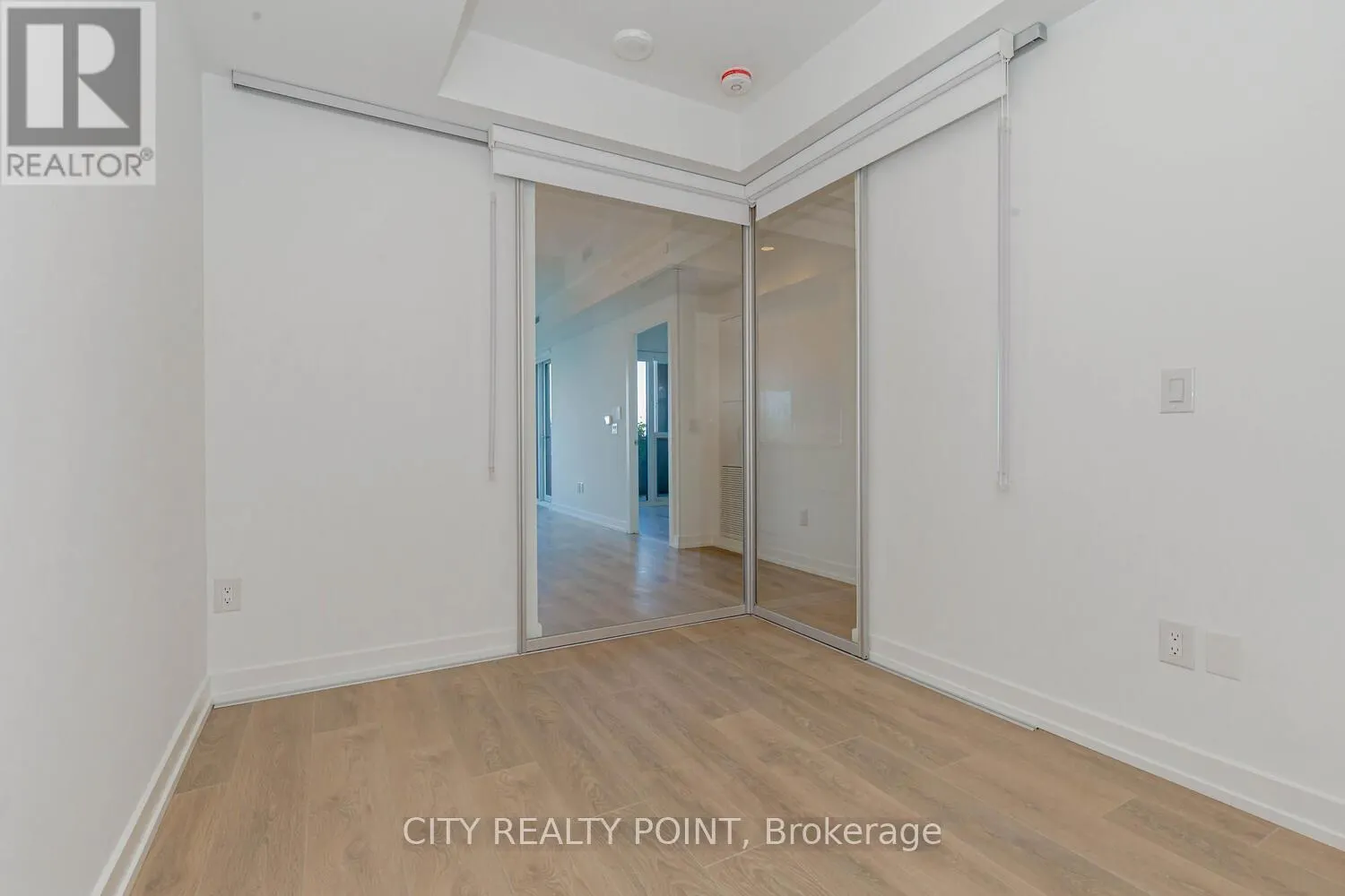 820 - 1100 SHEPPARD AVENUE W