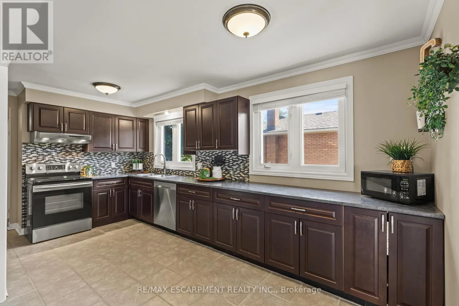 1298 NAPIER CRESCENT