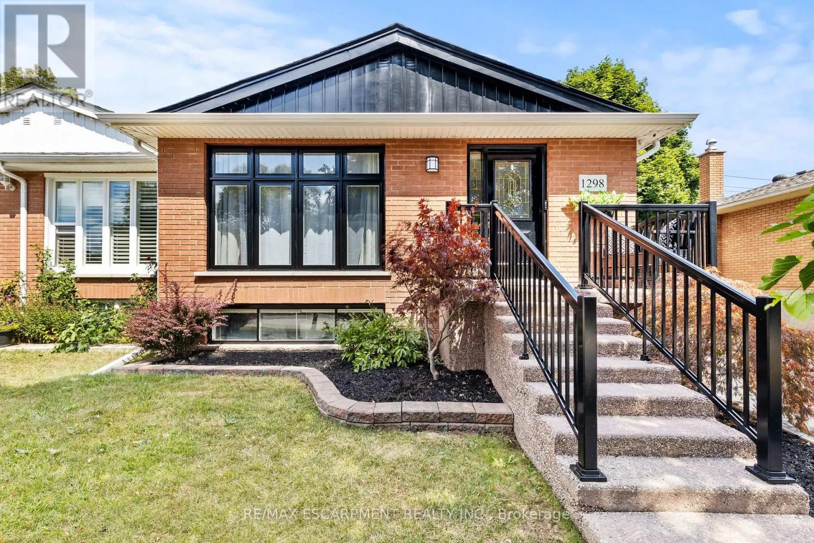 1298 NAPIER CRESCENT