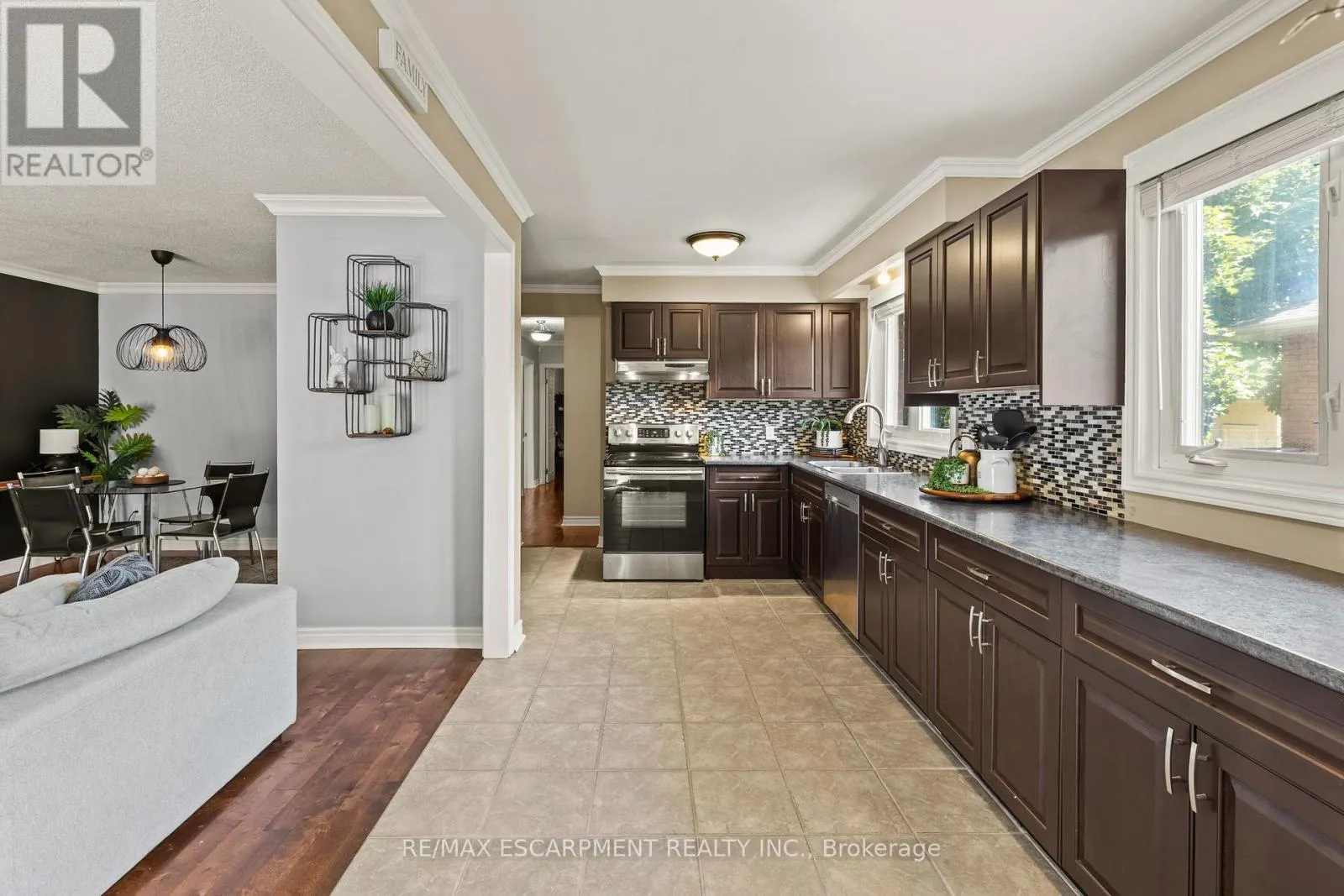 1298 NAPIER CRESCENT