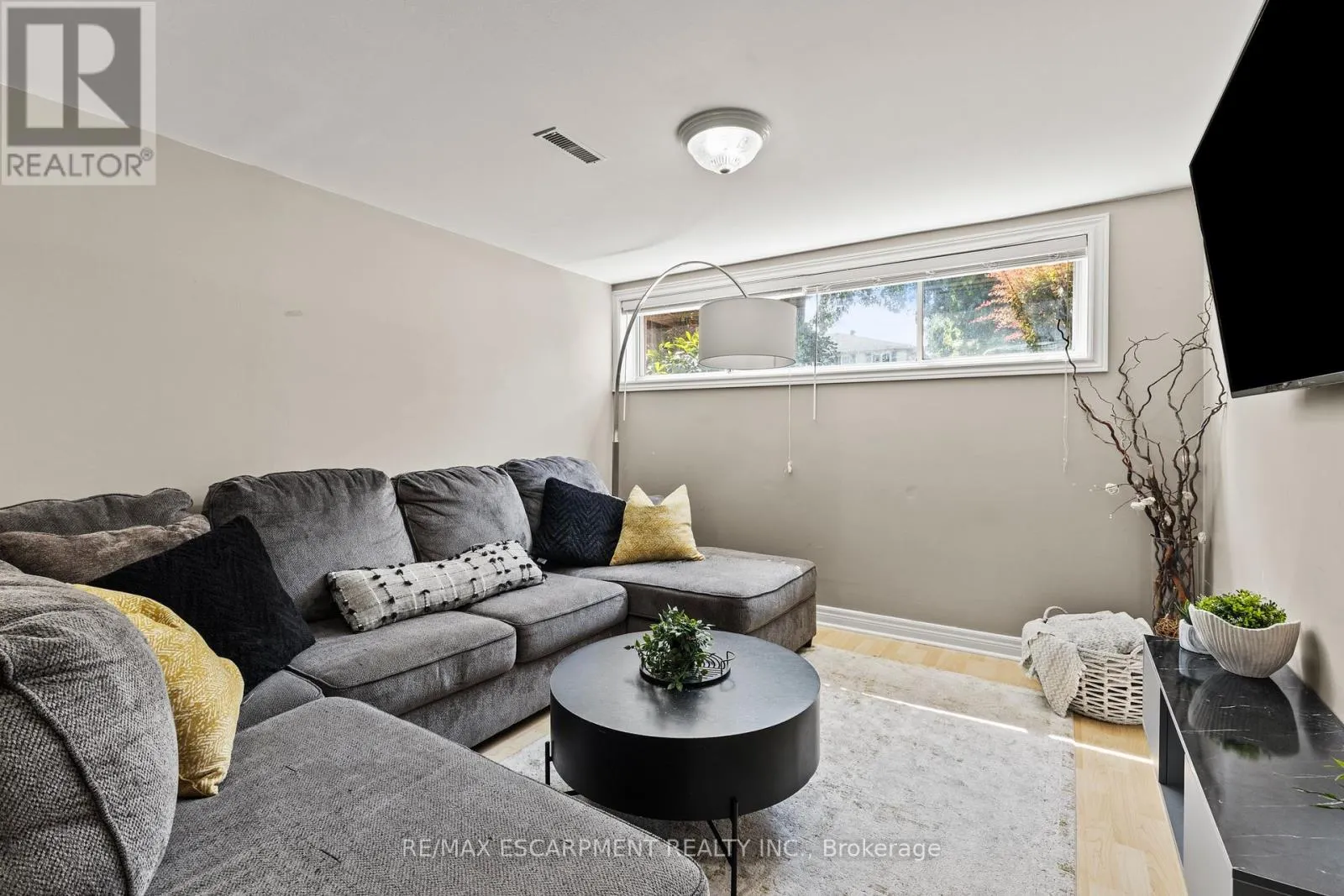 1298 NAPIER CRESCENT