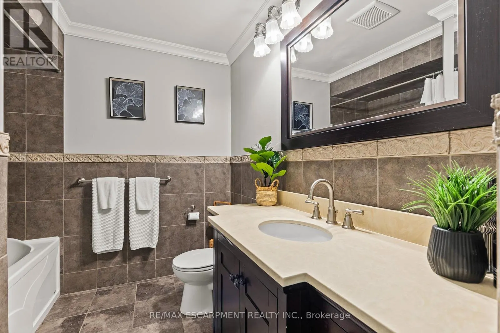 1298 NAPIER CRESCENT