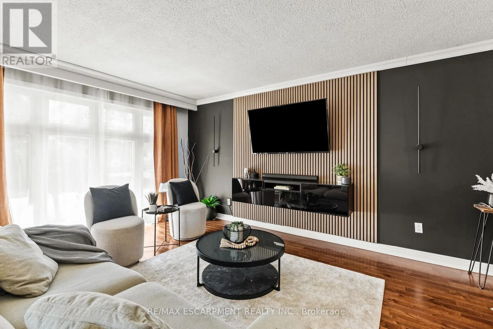 1298 NAPIER CRESCENT