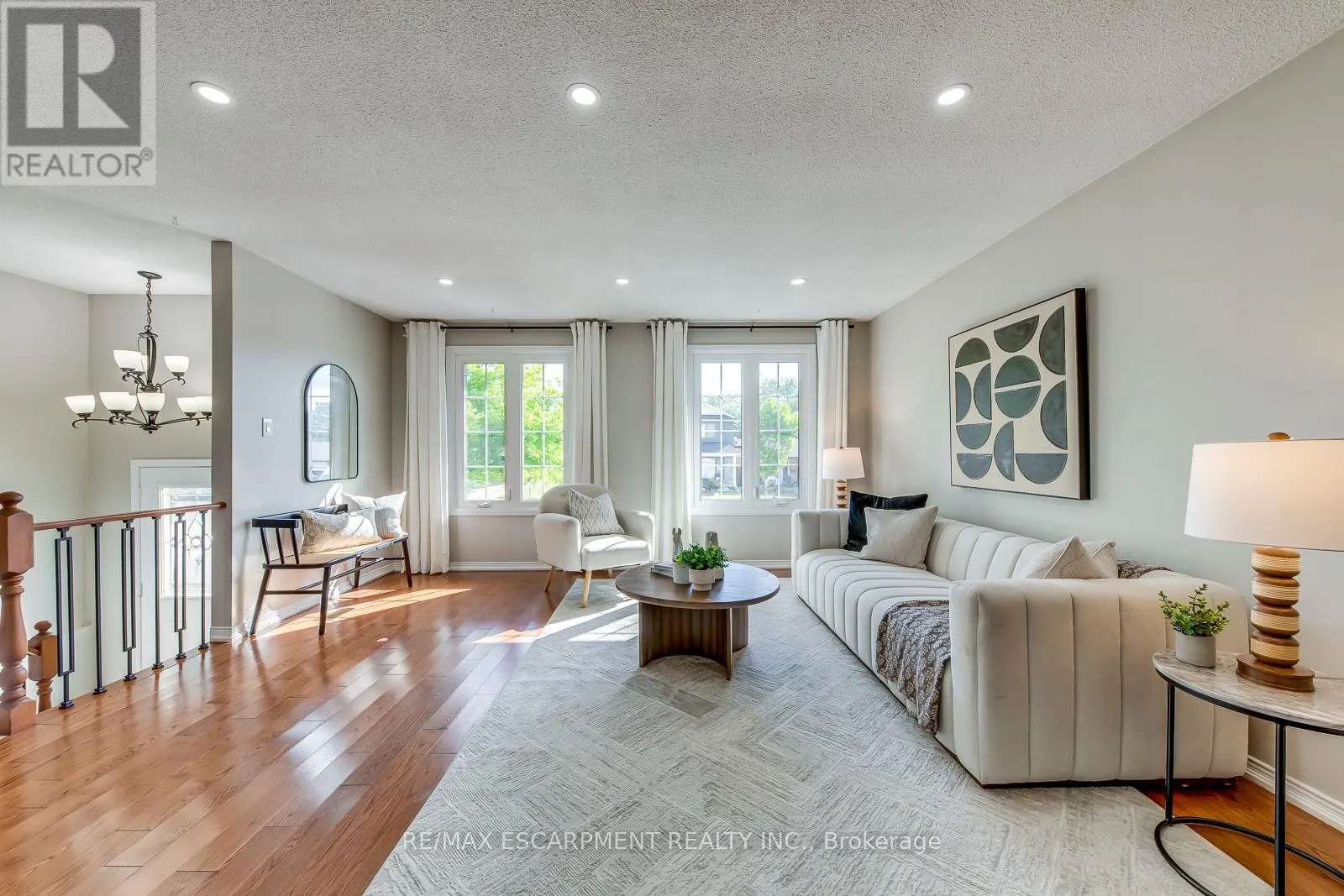 2309 MALCOLM CRESCENT