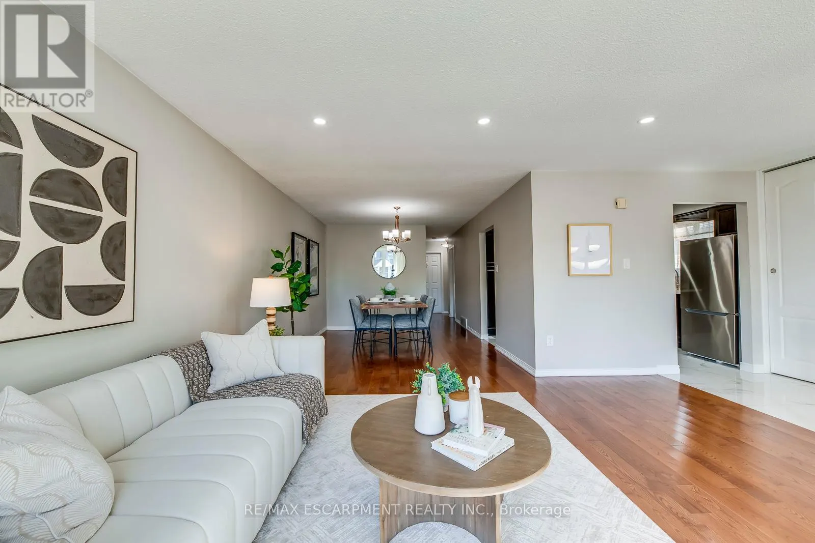 2309 MALCOLM CRESCENT