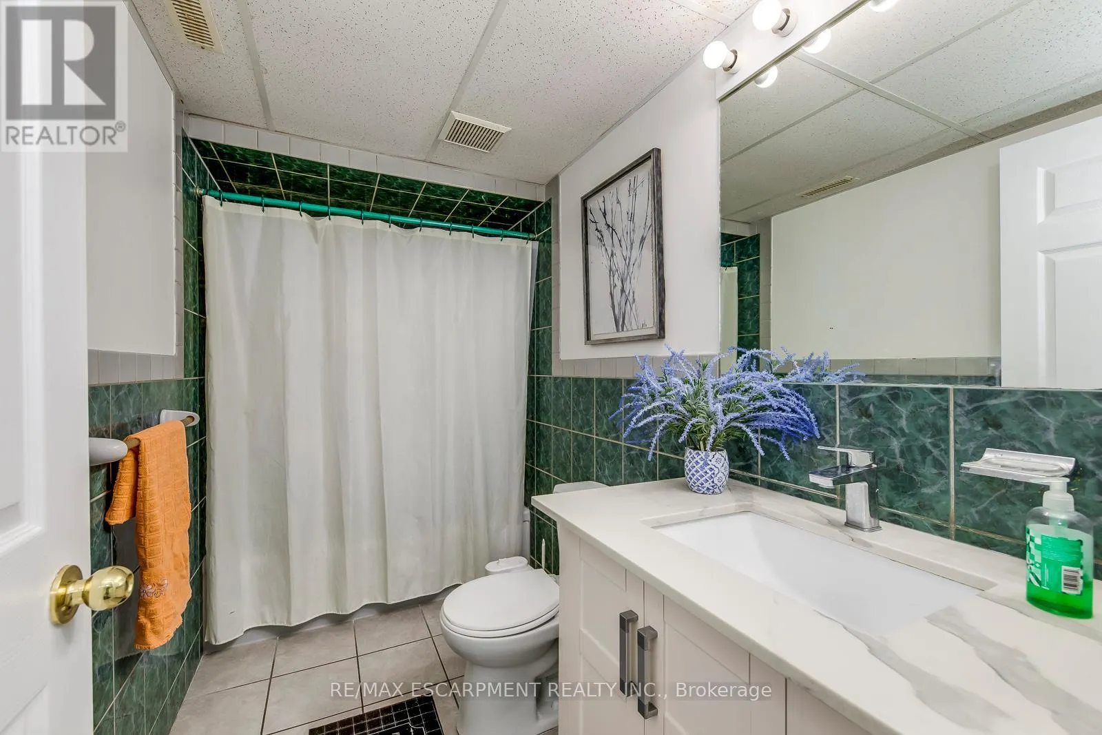 2309 MALCOLM CRESCENT