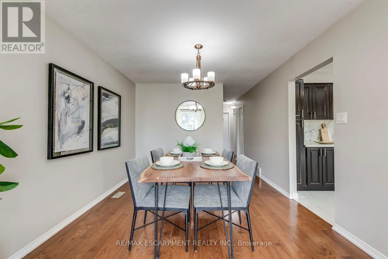 2309 MALCOLM CRESCENT