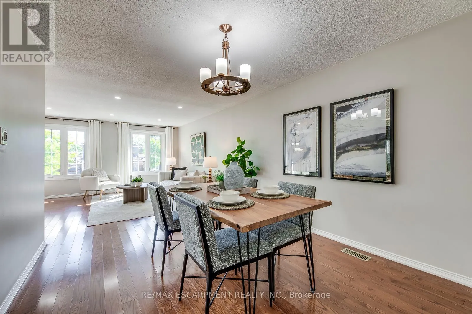 2309 MALCOLM CRESCENT