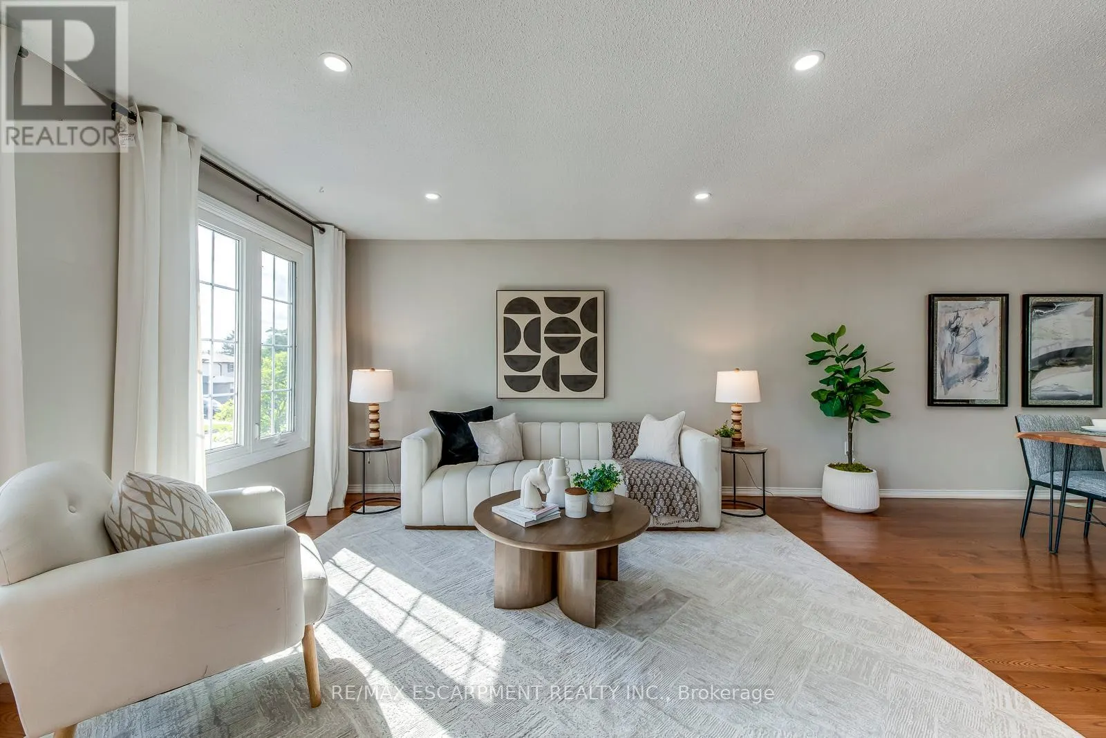 2309 MALCOLM CRESCENT