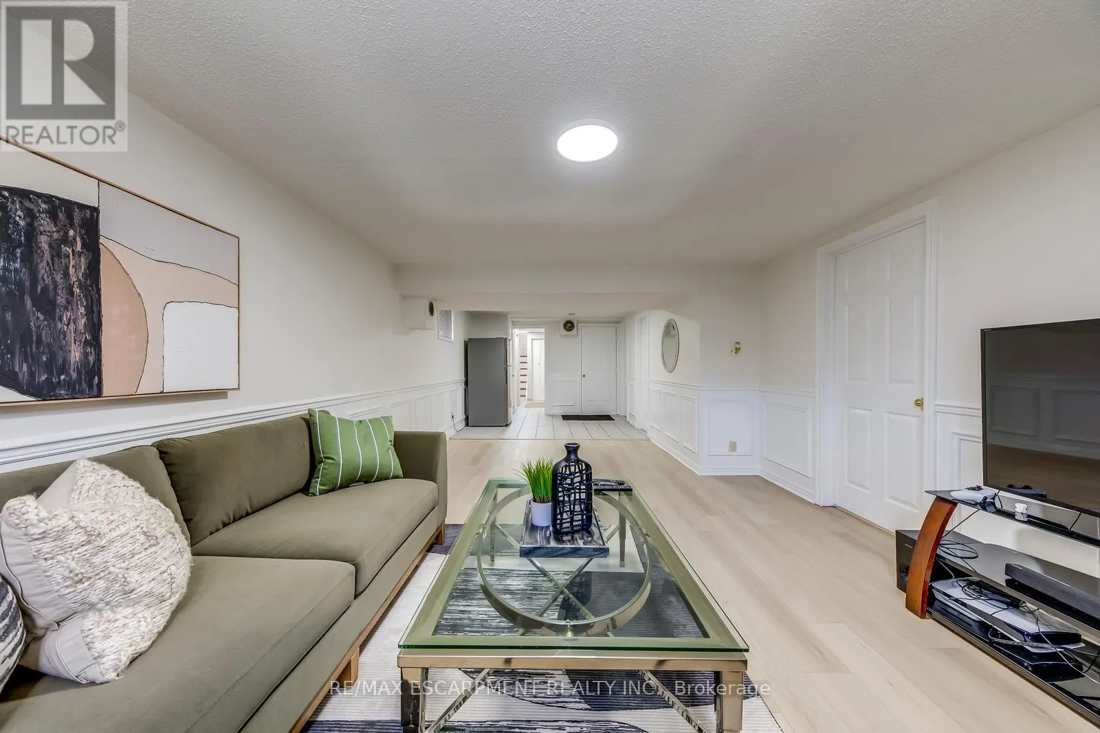 2309 MALCOLM CRESCENT