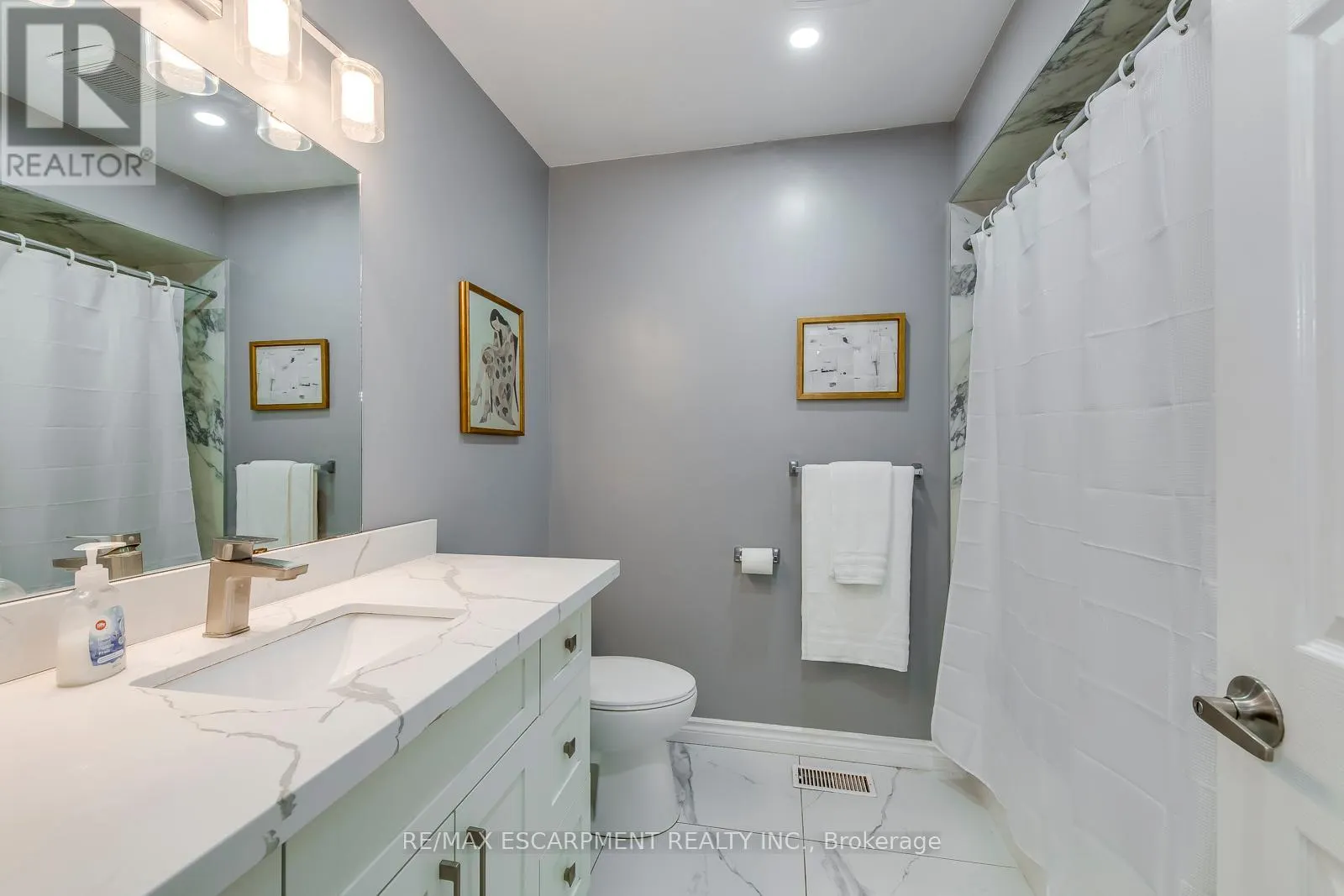 2309 MALCOLM CRESCENT