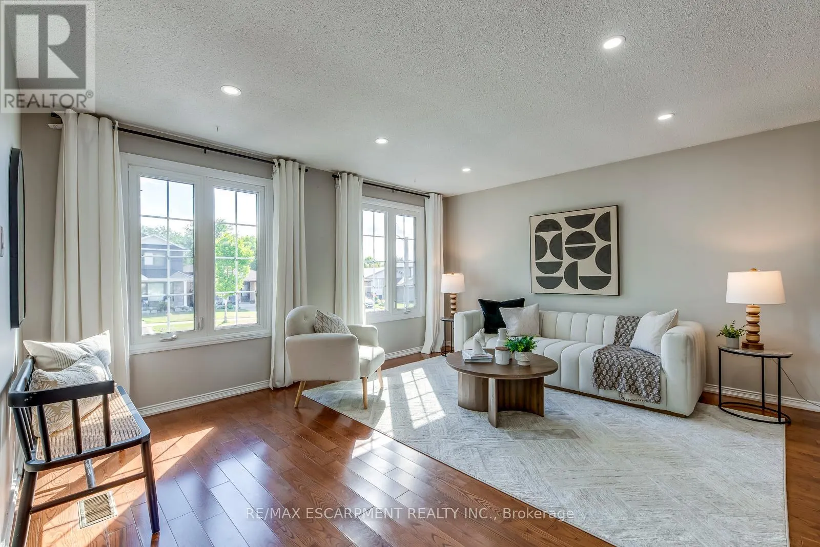 2309 MALCOLM CRESCENT