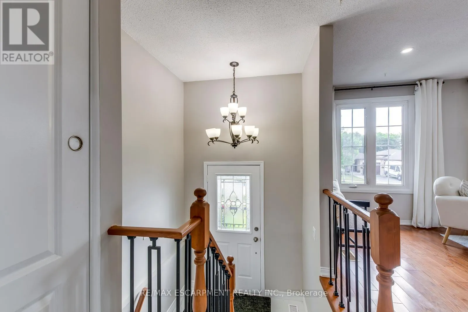 2309 MALCOLM CRESCENT