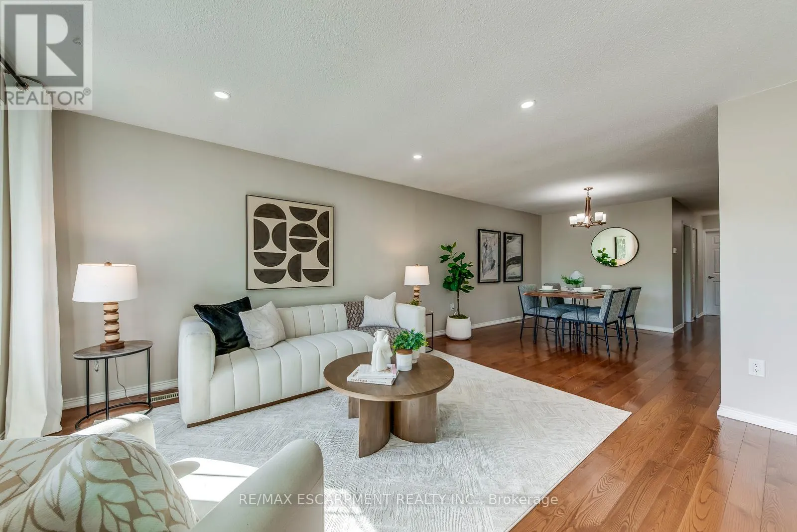 2309 MALCOLM CRESCENT