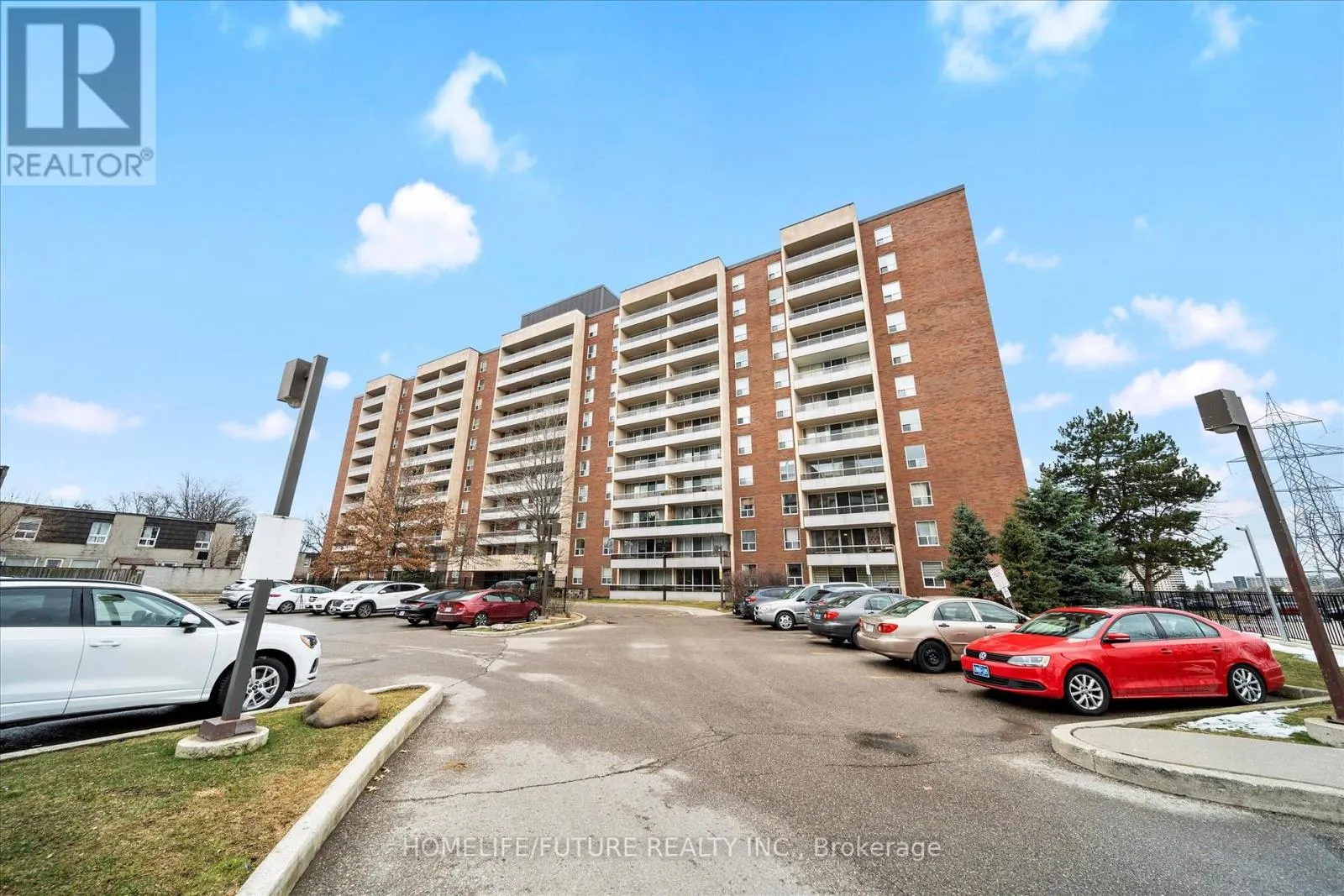 712 - 25 FOUR WINDS DRIVE
