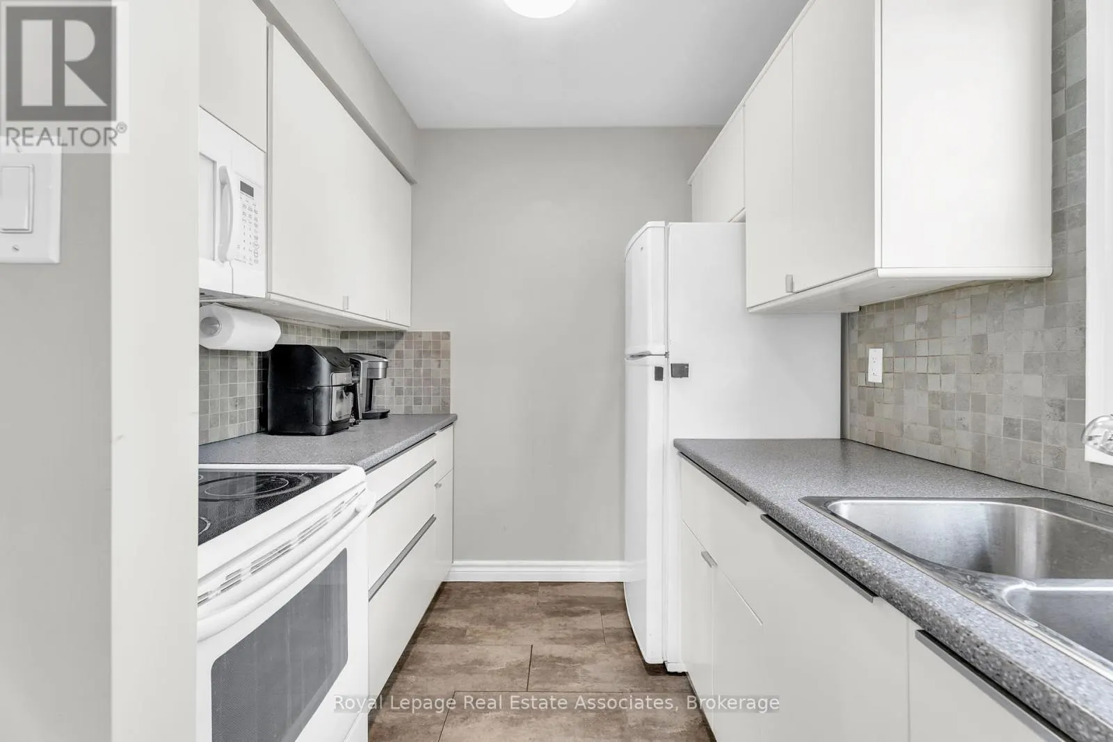 21 BAIRSTOW CRESCENT