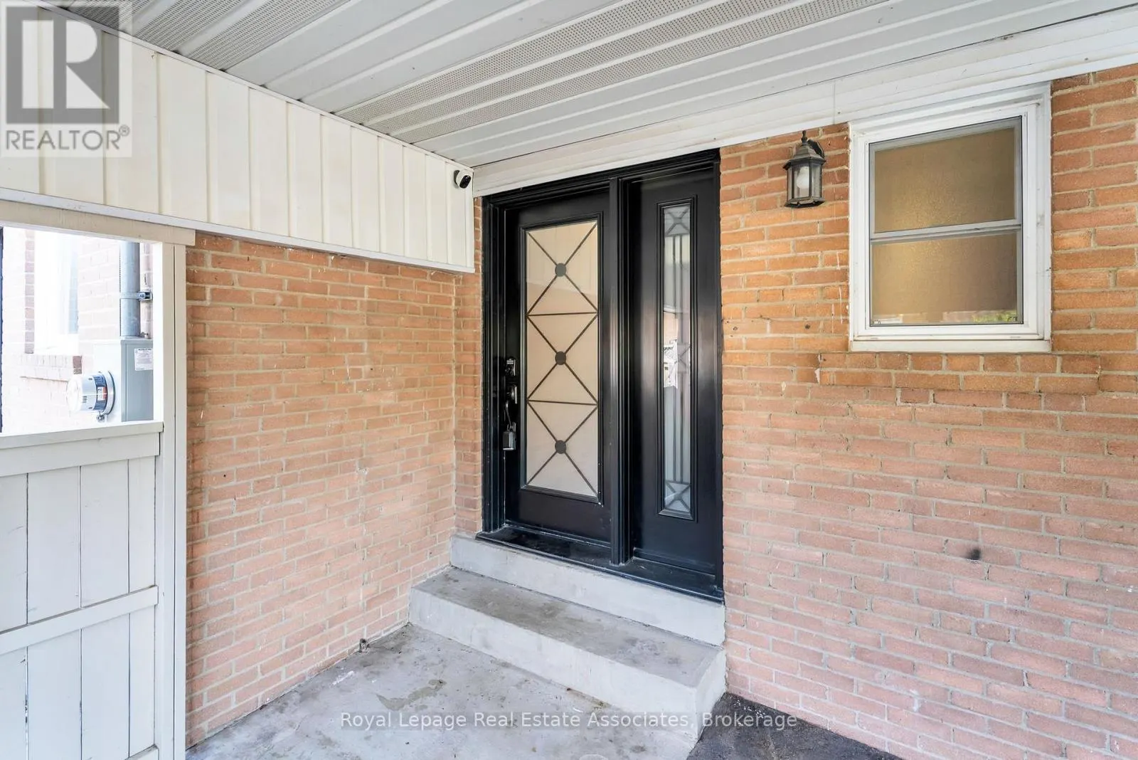 21 BAIRSTOW CRESCENT