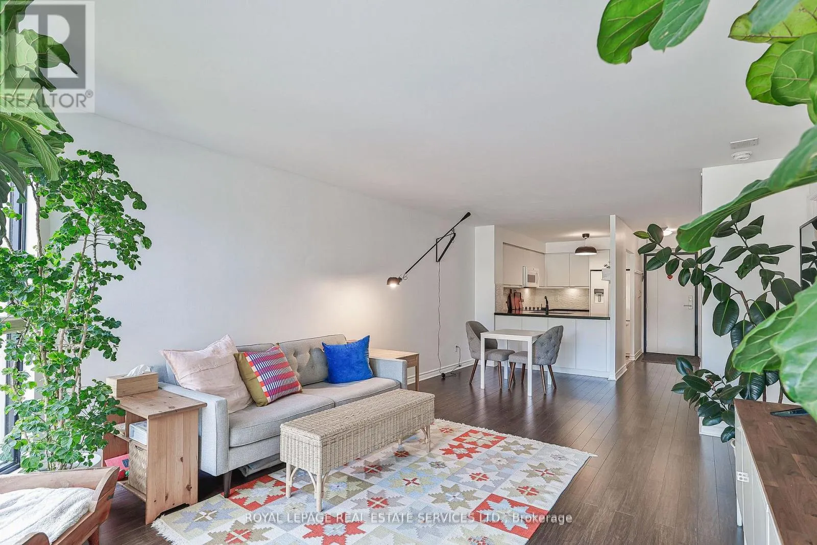 216 - 2267 LAKESHORE BOULEVARD W
