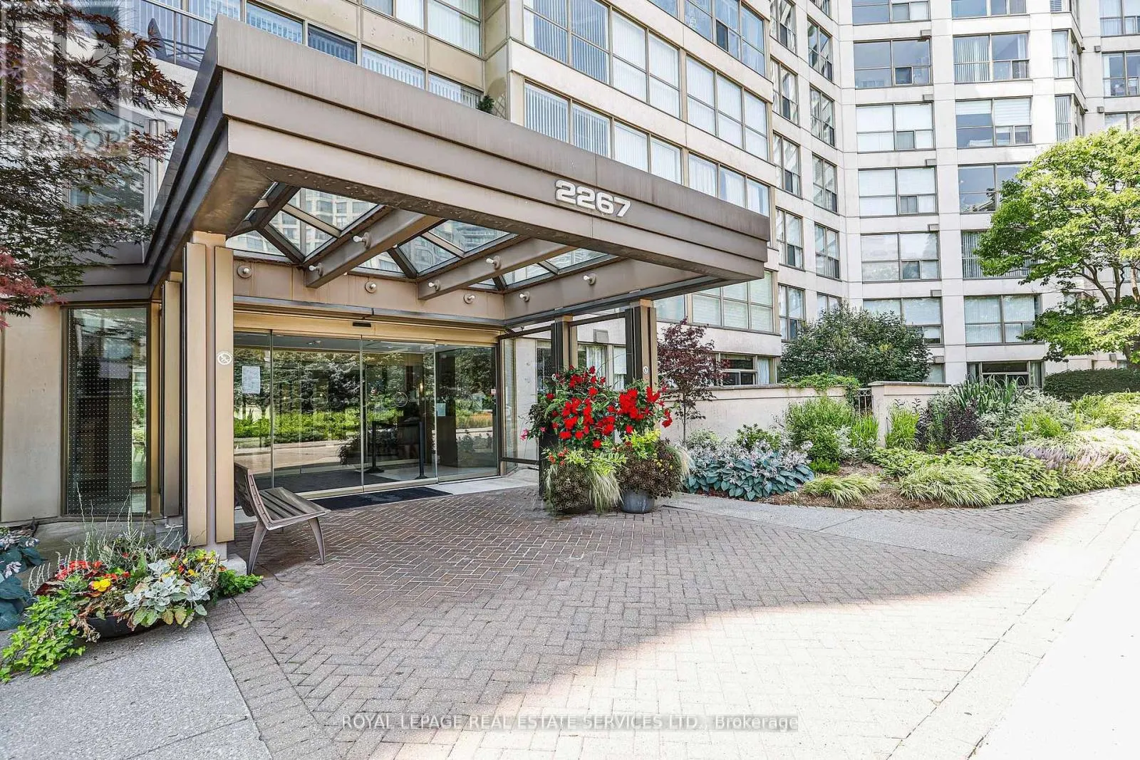 216 - 2267 LAKESHORE BOULEVARD W