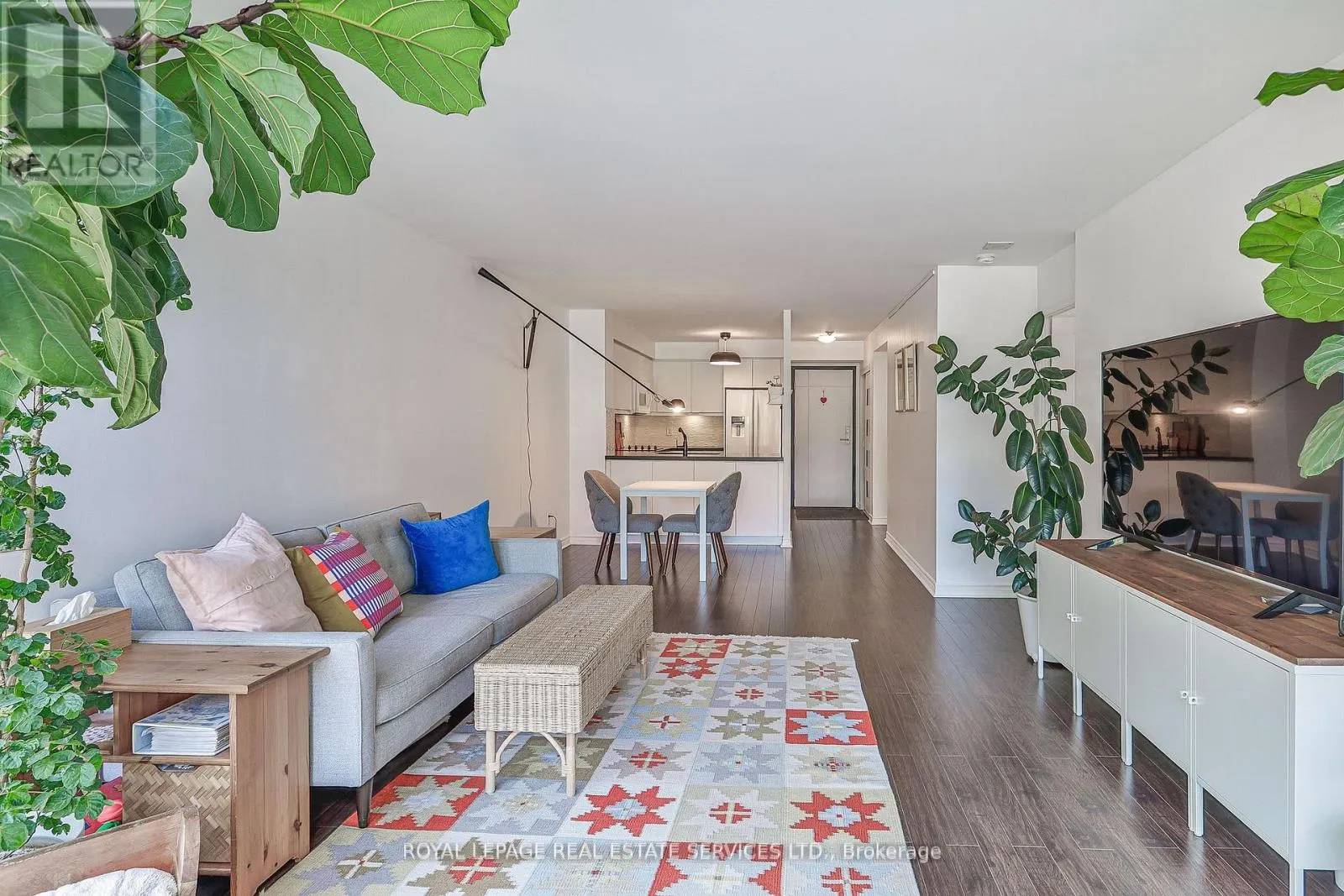 216 - 2267 LAKESHORE BOULEVARD W