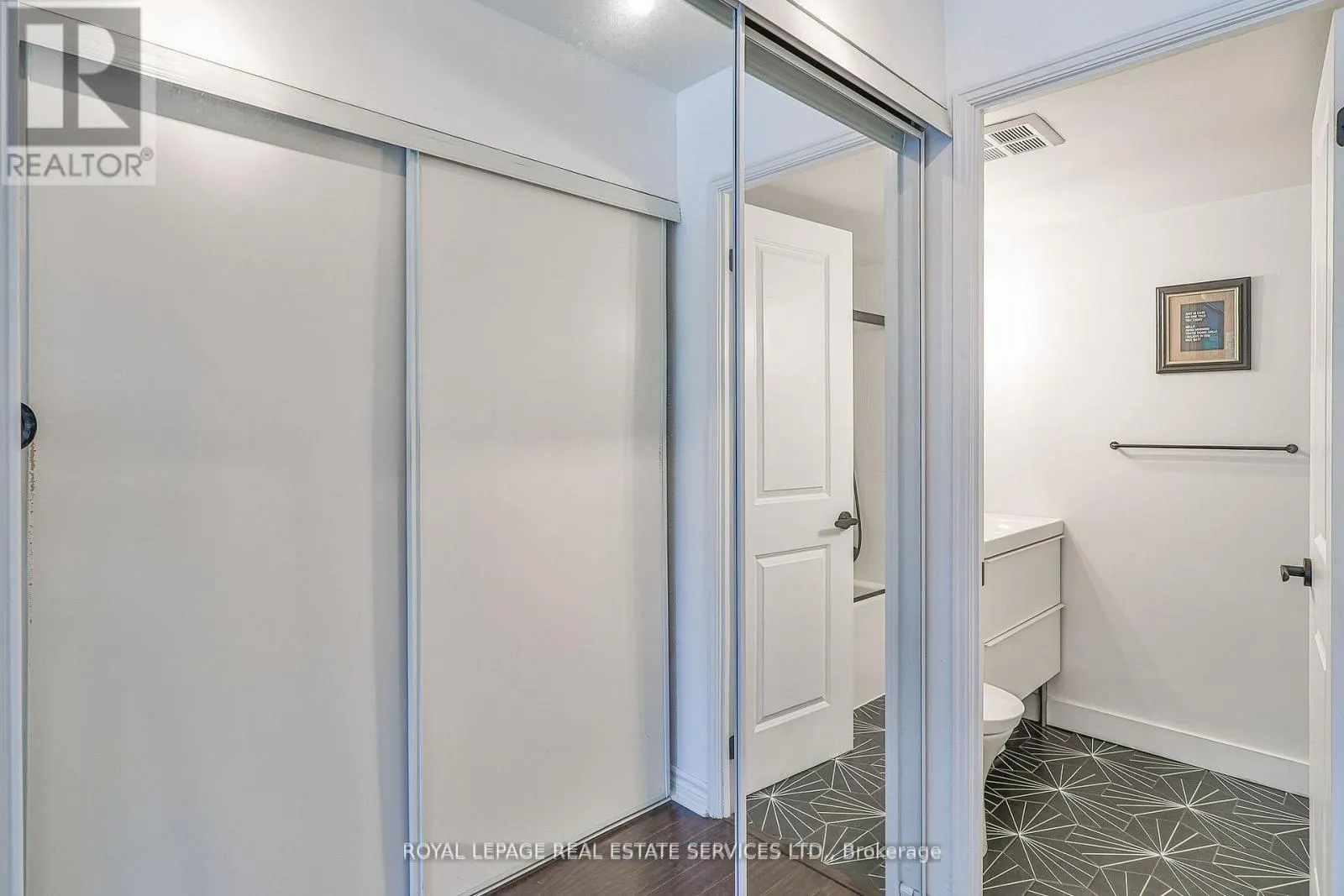 216 - 2267 LAKESHORE BOULEVARD W