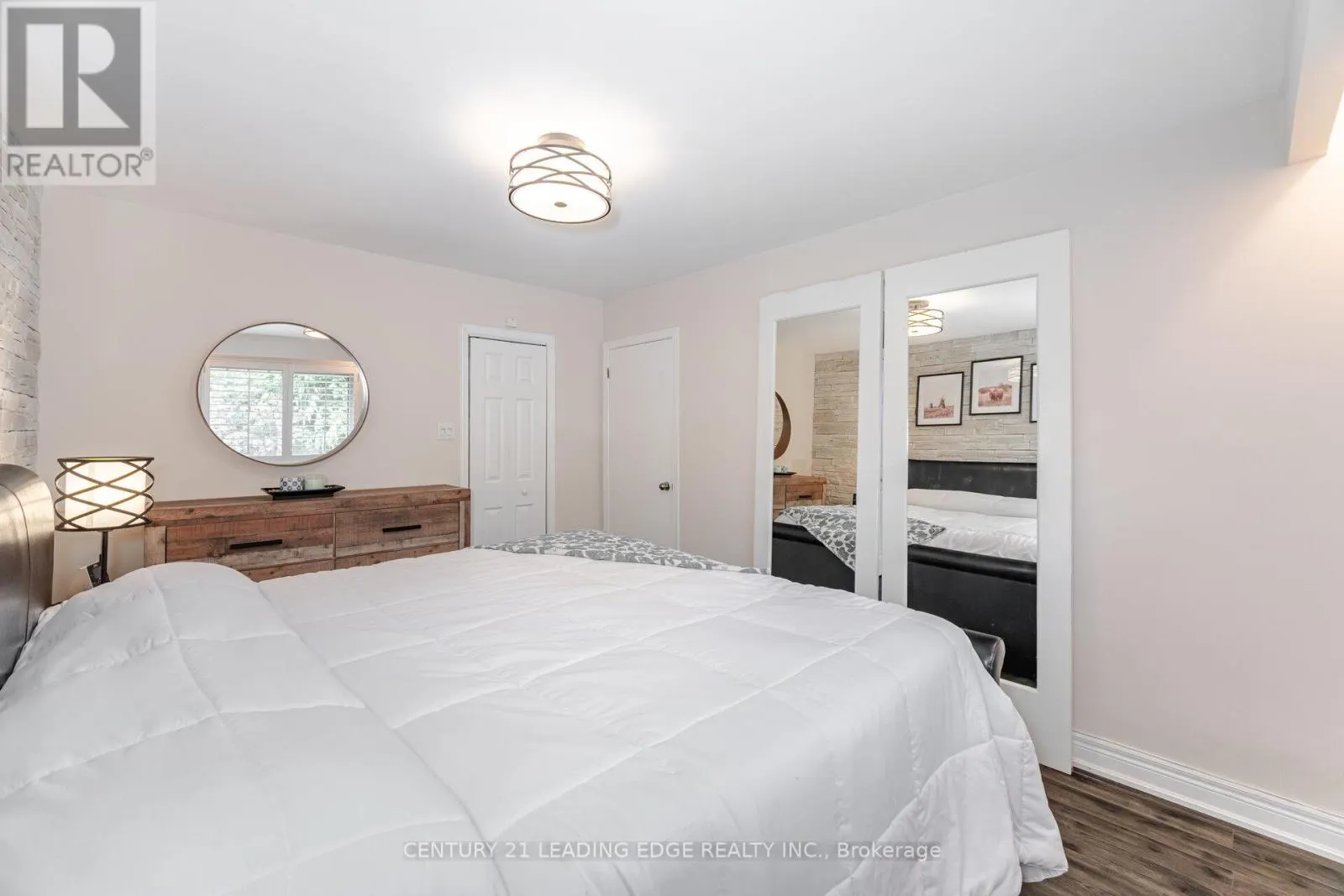 586 CURZON AVENUE