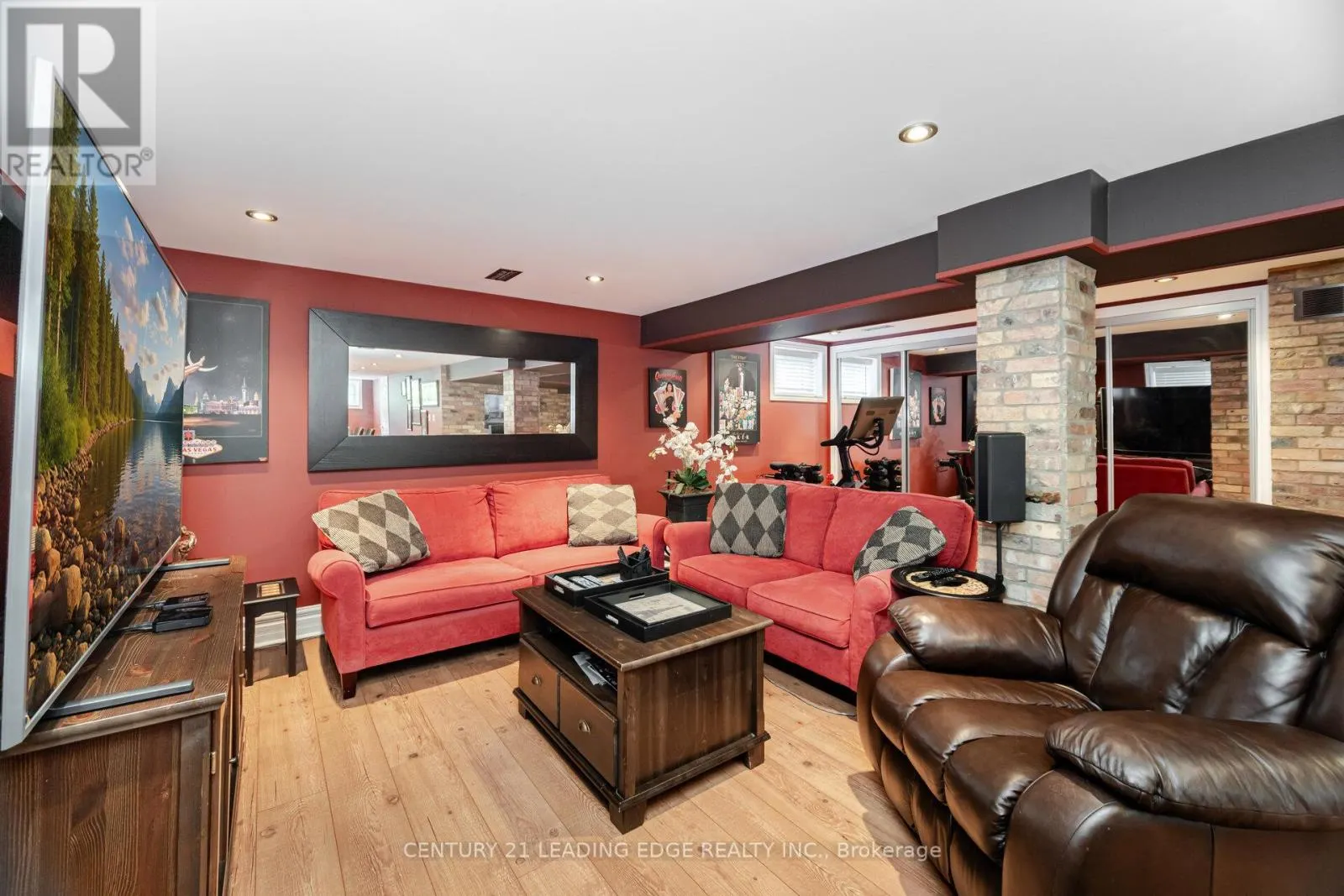 586 CURZON AVENUE