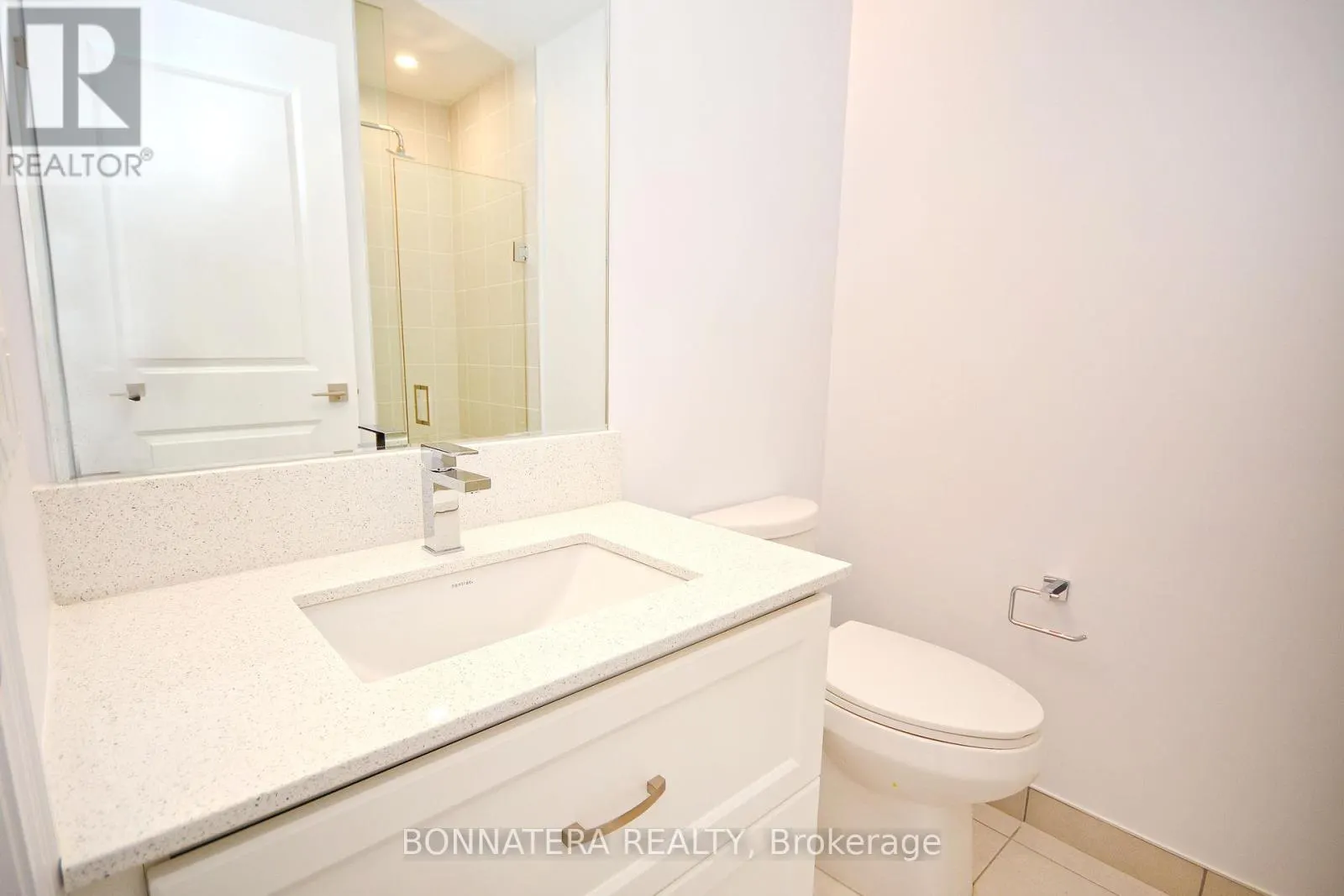 809 - 36 ELM DRIVE W