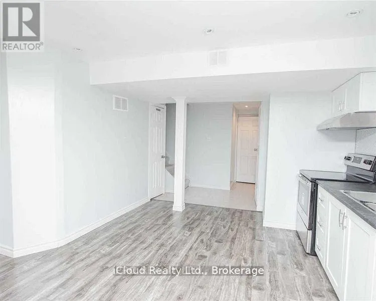 424 JAY CRESCENT