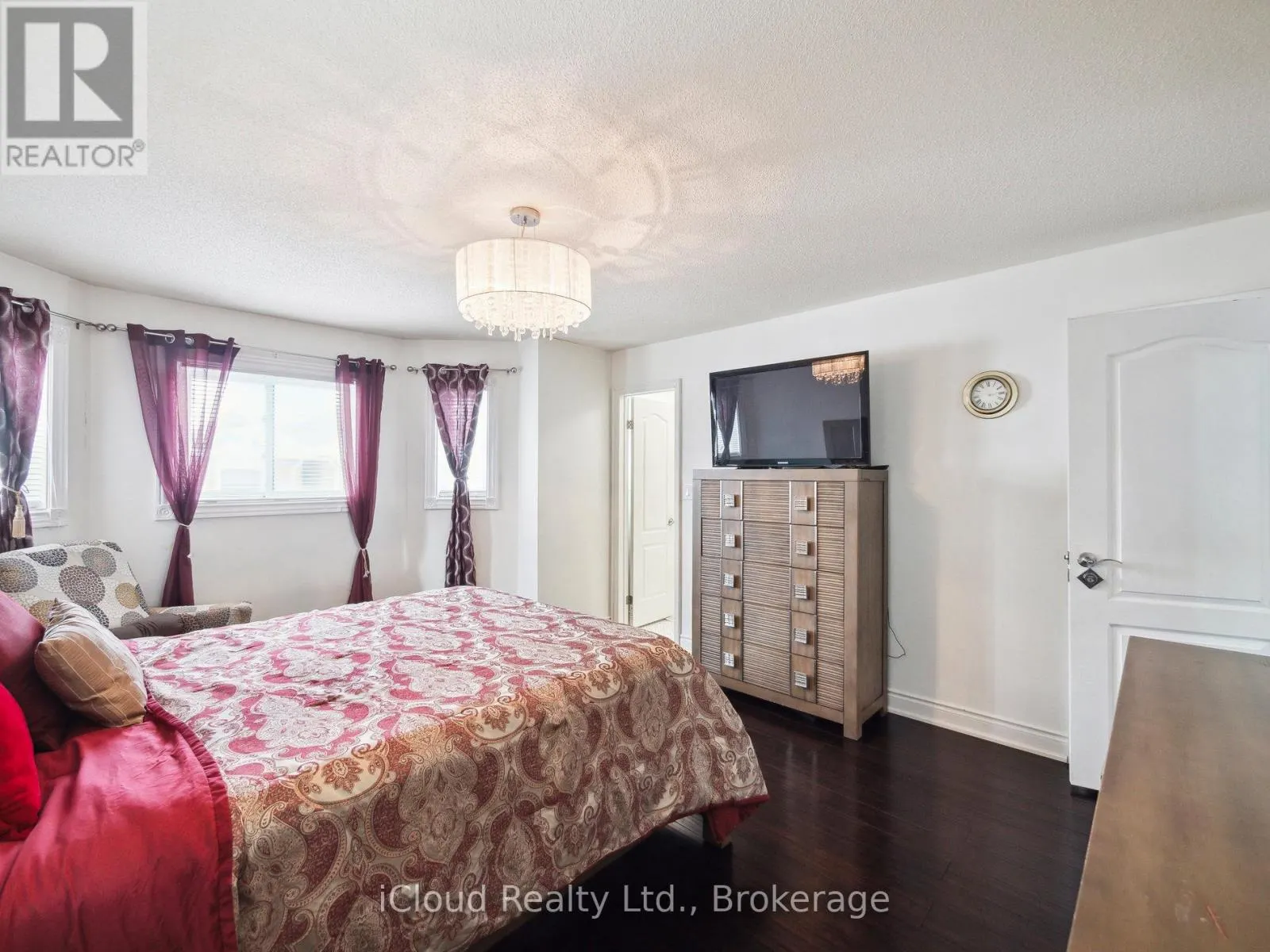424 JAY CRESCENT