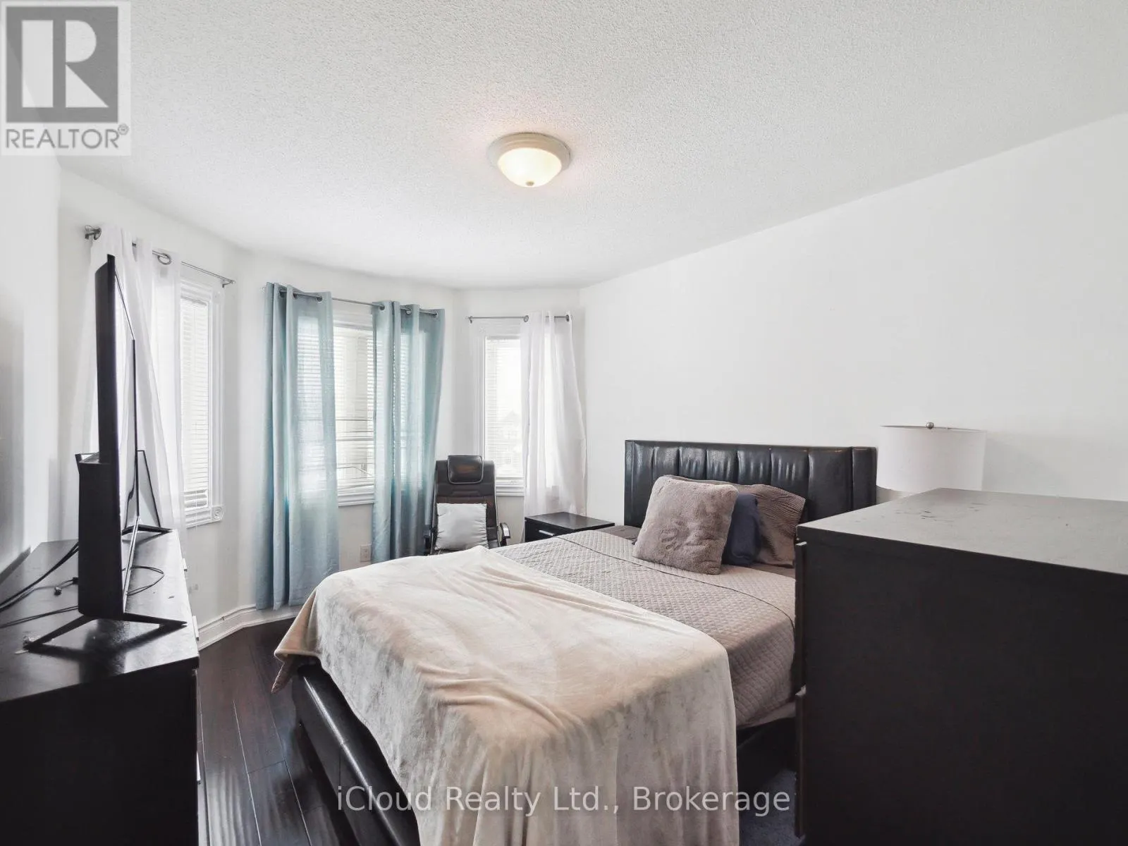 424 JAY CRESCENT