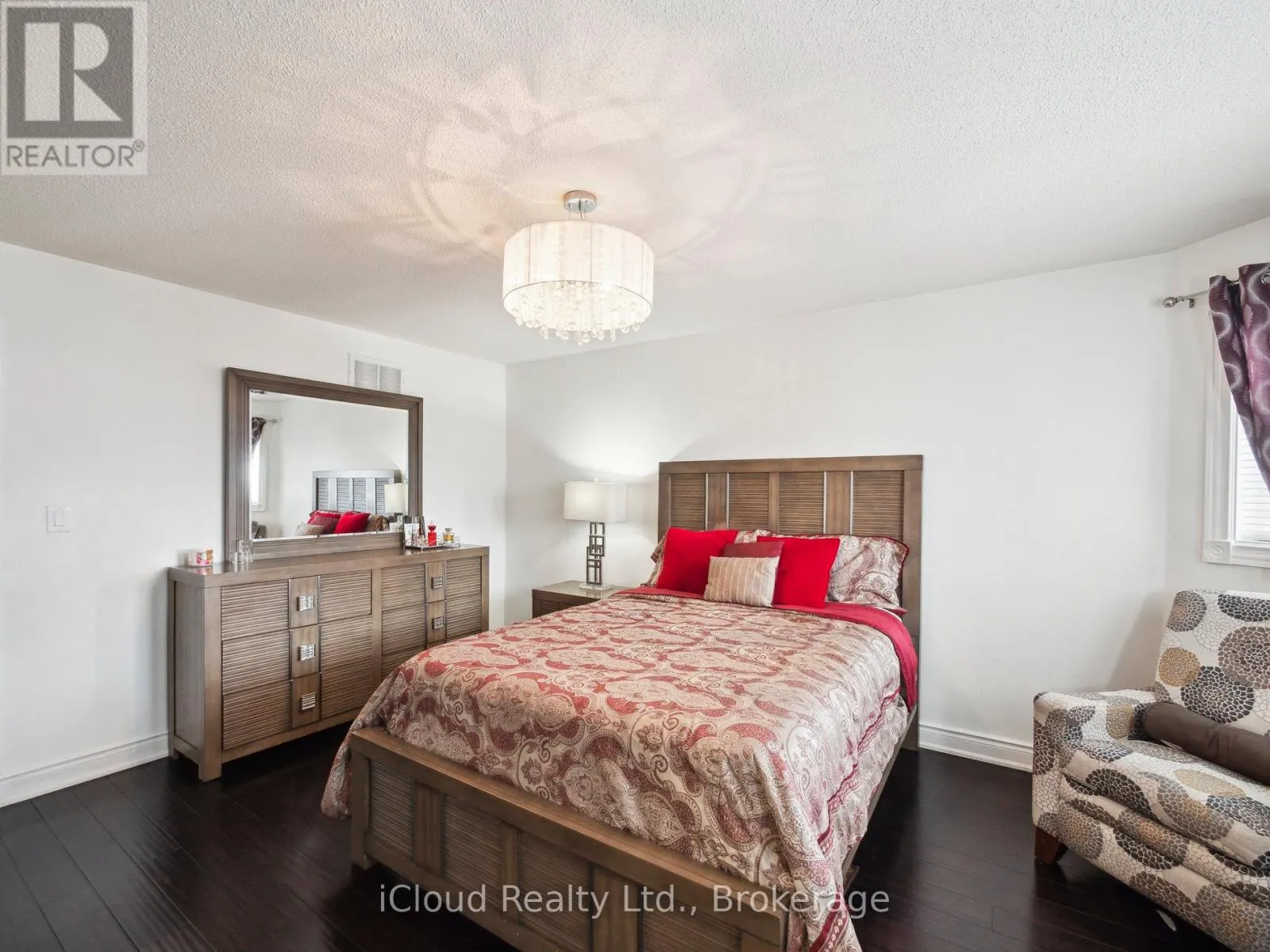 424 JAY CRESCENT