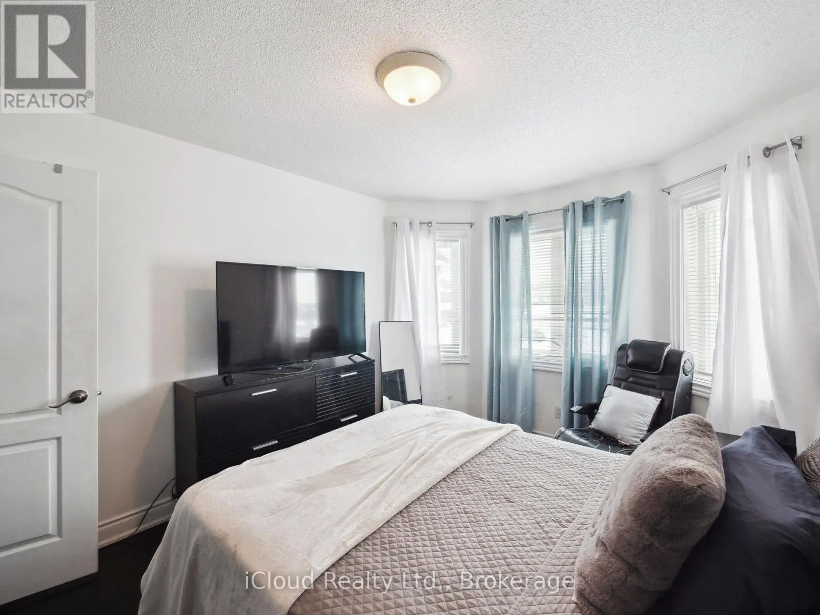 424 JAY CRESCENT