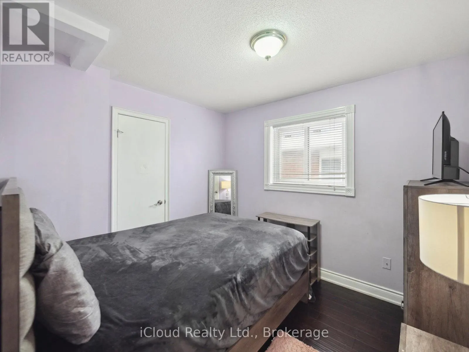 424 JAY CRESCENT