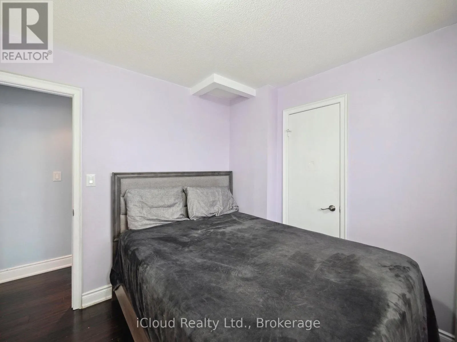 424 JAY CRESCENT