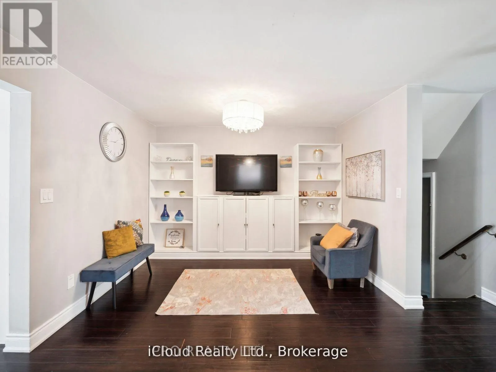 424 JAY CRESCENT