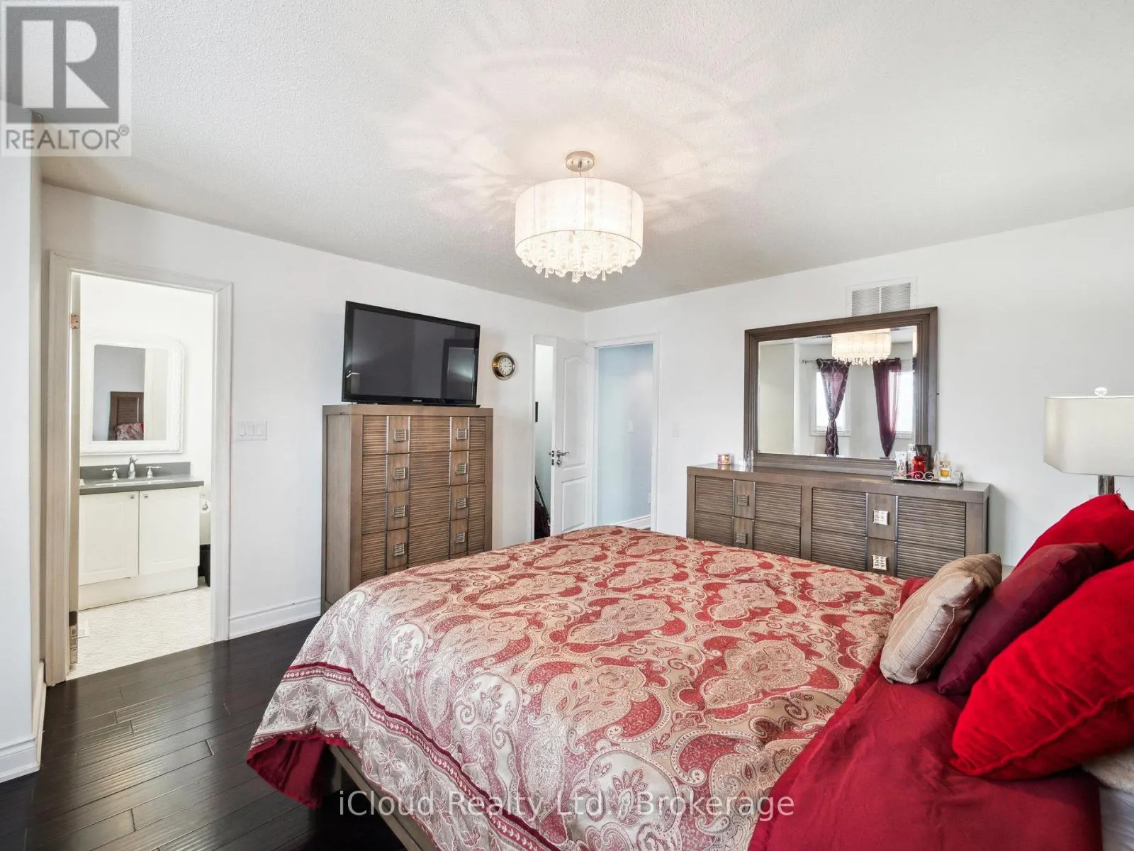 424 JAY CRESCENT