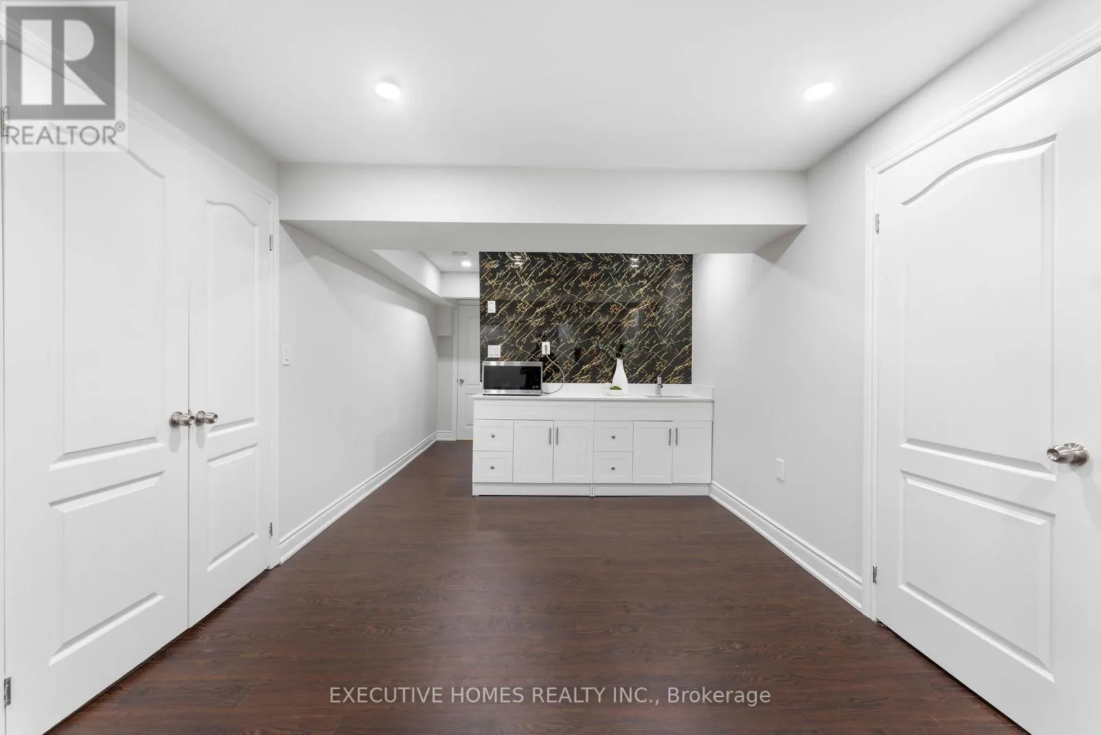 1496 FARMSTEAD DRIVE